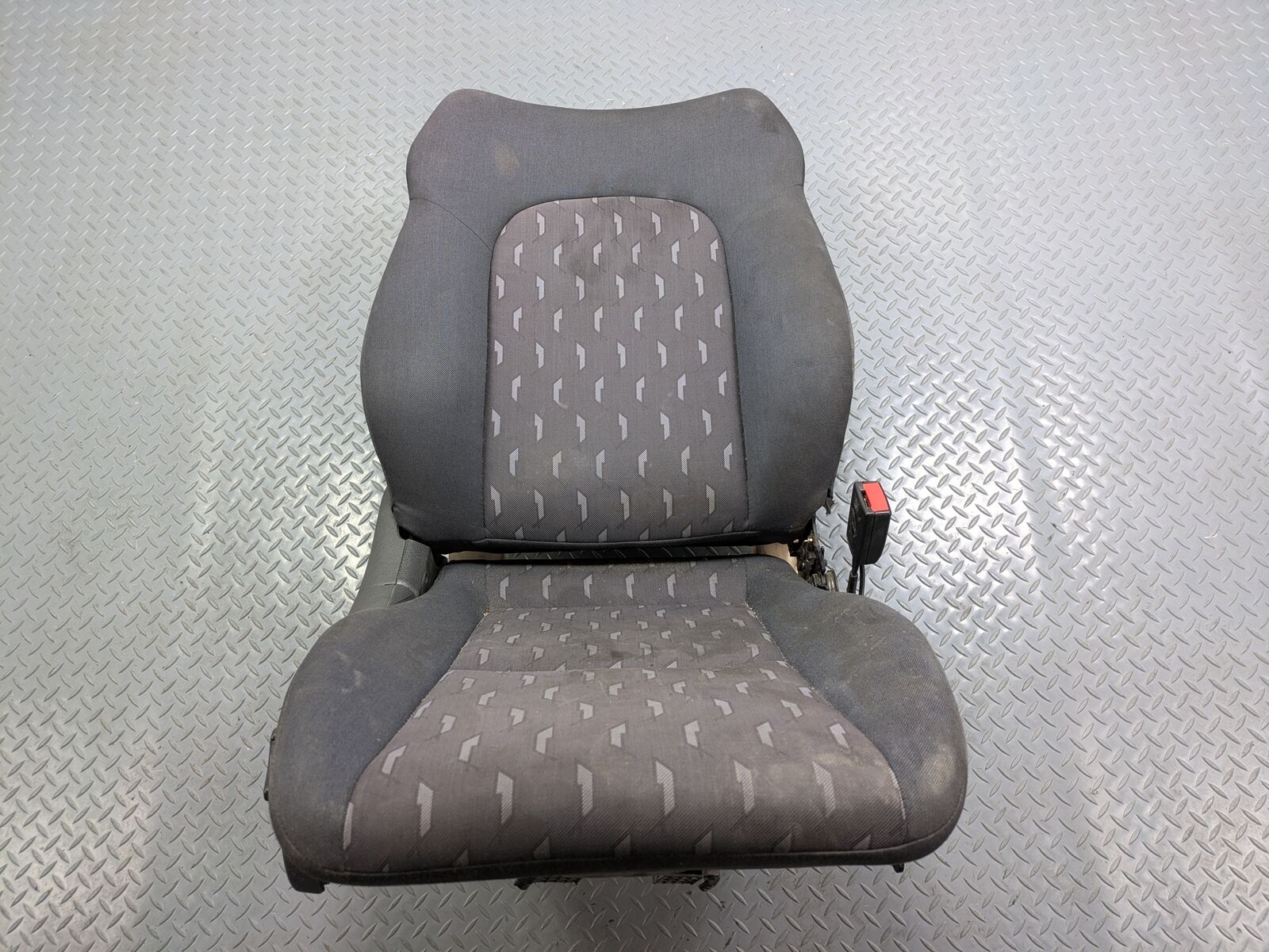 04 - 06 OEM MERCEDES-BENZ C230 FRONT RIGHT PASSENGER SIDE SEAT ASSEMBLY CLOTH