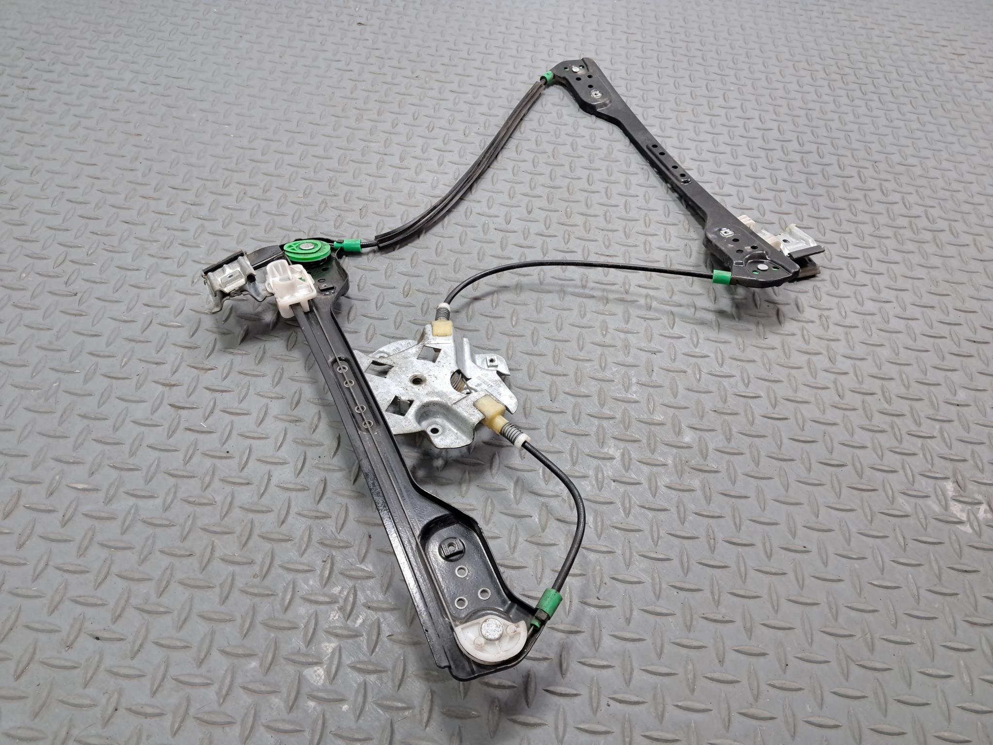 05 -07 OEM CHRYSLER 300 FRONT LEFT DRIVER SIDE DOOR REGULATOR ASSEMBLY