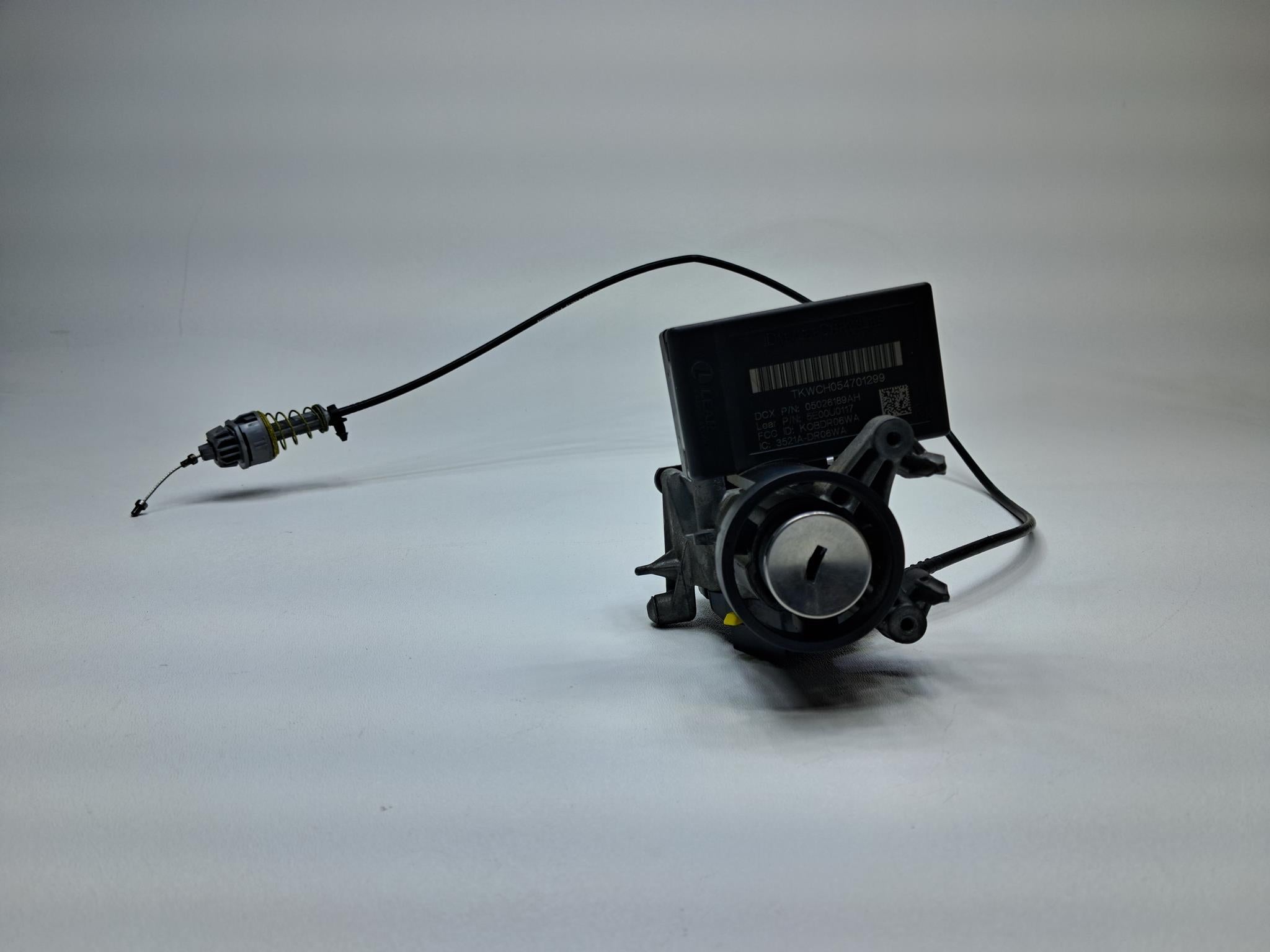 05 - 07 OEM JEEP GRAND CHEROKEE ENGINE START STOP IGNITION LOCK HOLDER SWITCH