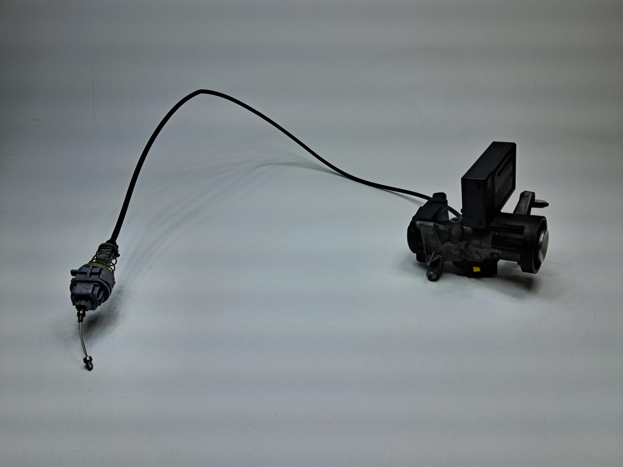 05 - 07 OEM JEEP GRAND CHEROKEE ENGINE START STOP IGNITION LOCK HOLDER SWITCH