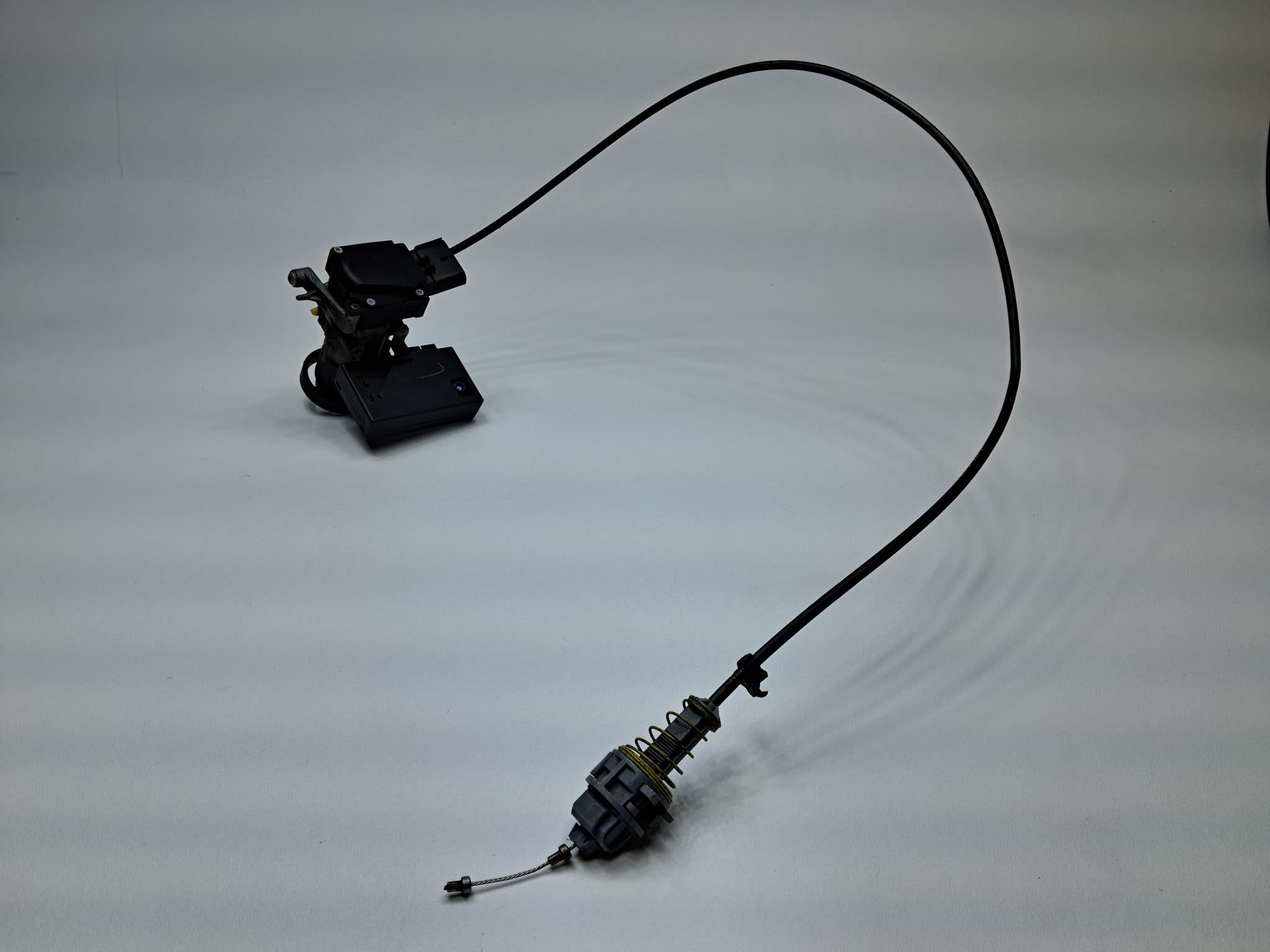 05 - 07 OEM JEEP GRAND CHEROKEE ENGINE START STOP IGNITION LOCK HOLDER SWITCH