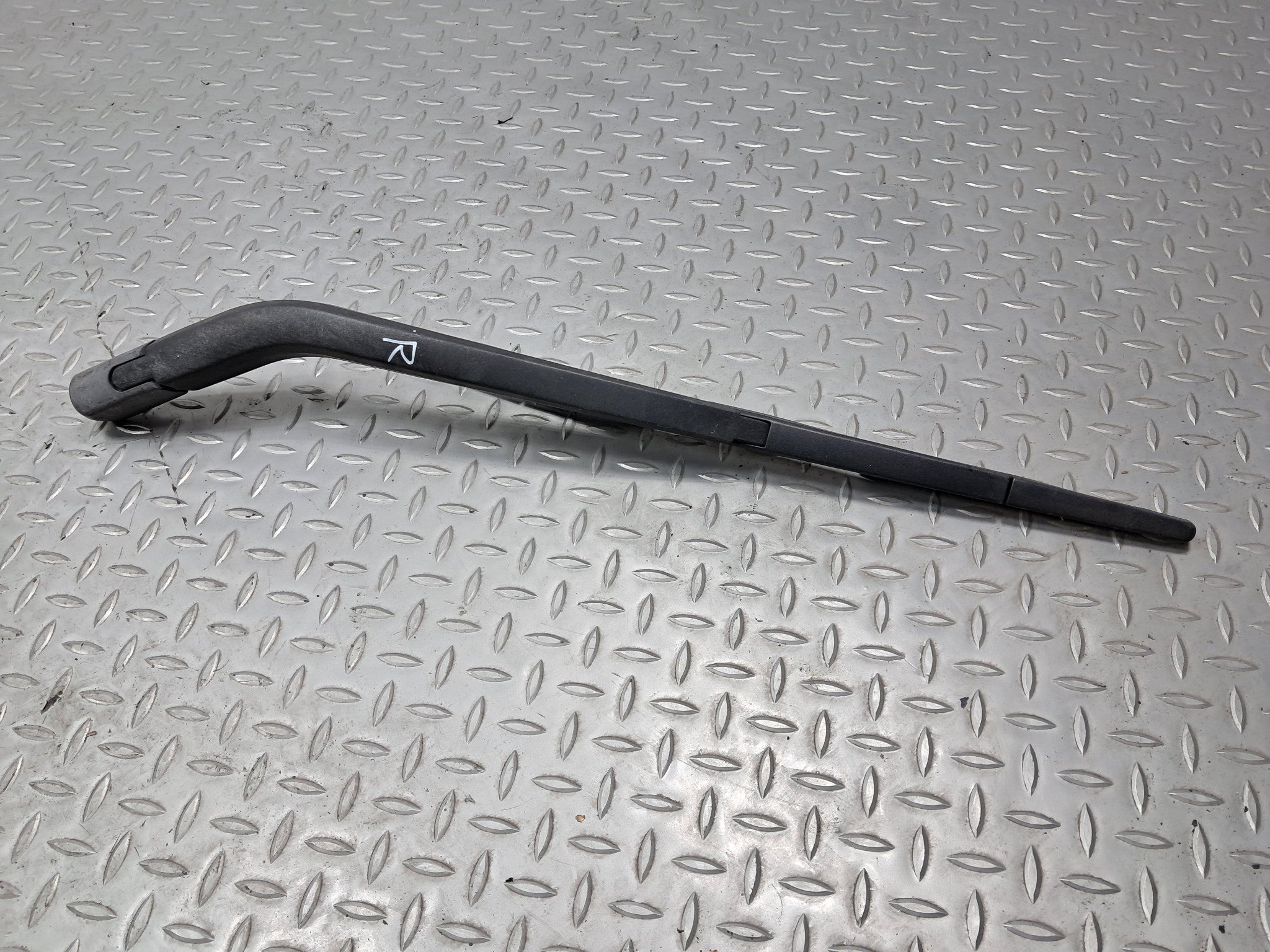 06 - 09 OEM TOYOTA PRIUS REAR TAILGATE WINDSHIELD WASHER WIPER ARM WITH BLADE