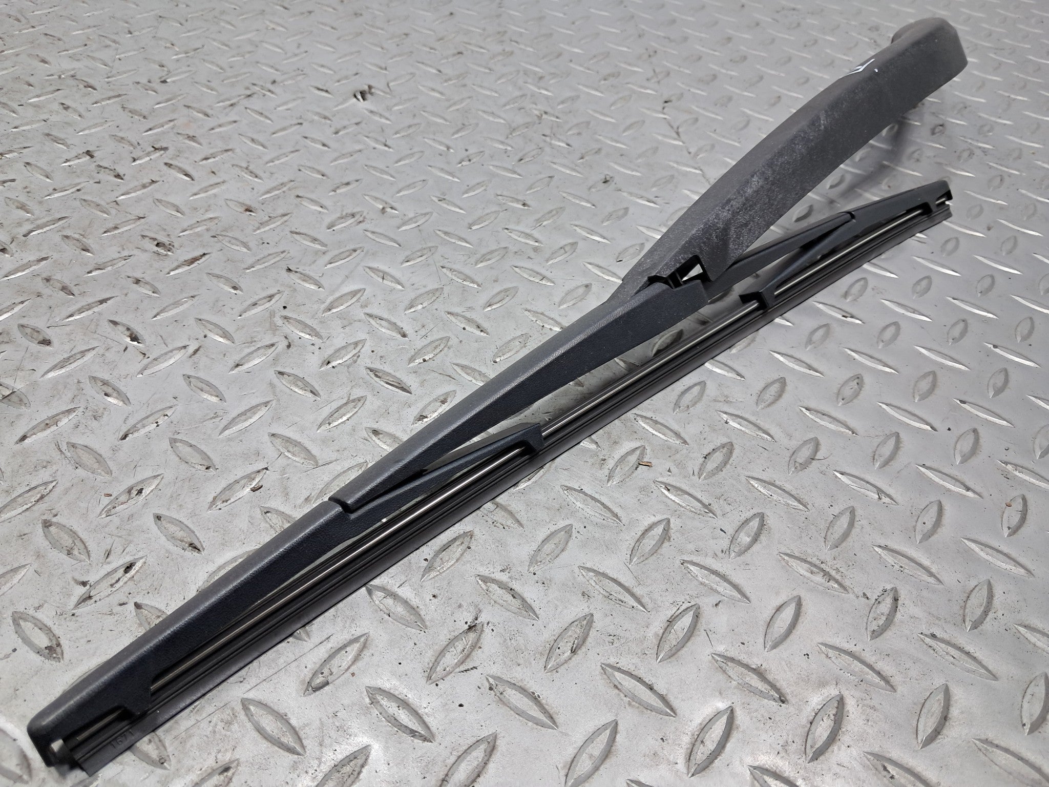 06 - 09 OEM TOYOTA PRIUS REAR TAILGATE WINDSHIELD WASHER WIPER ARM WITH BLADE