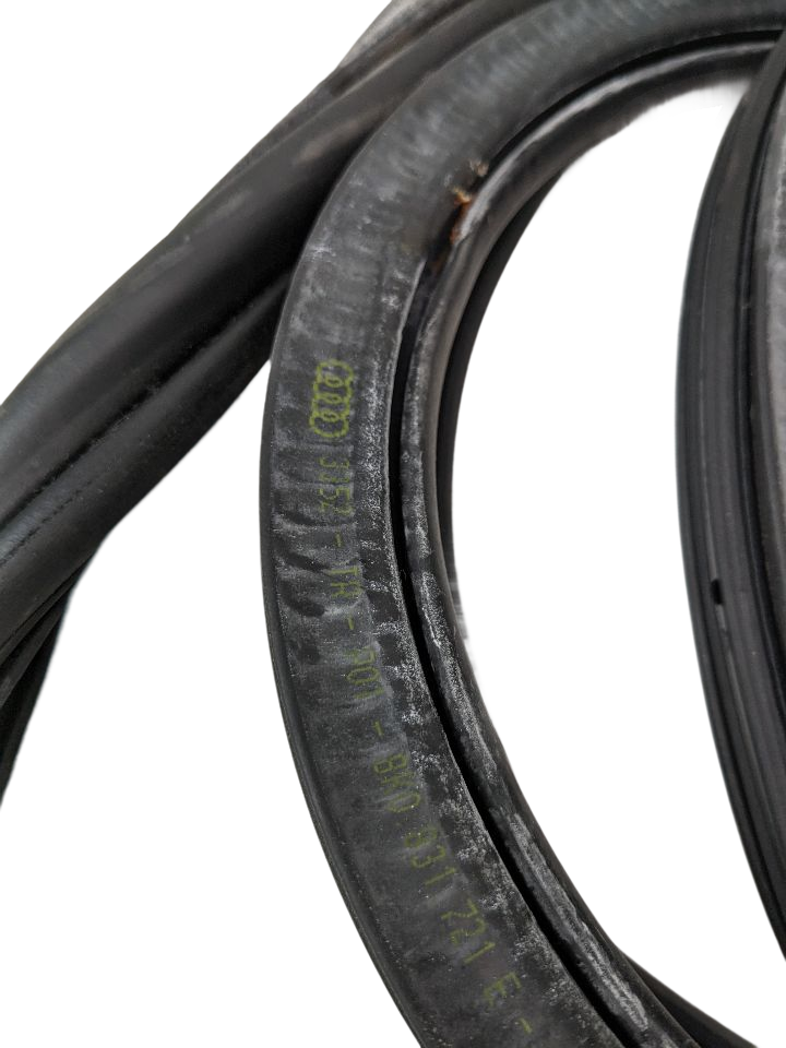 2008 - 2016 OEM AUDI A4 FRONT RIGHT PASSENGER SIDE DOOR SEAL WEATHERSTRIP RUBBER