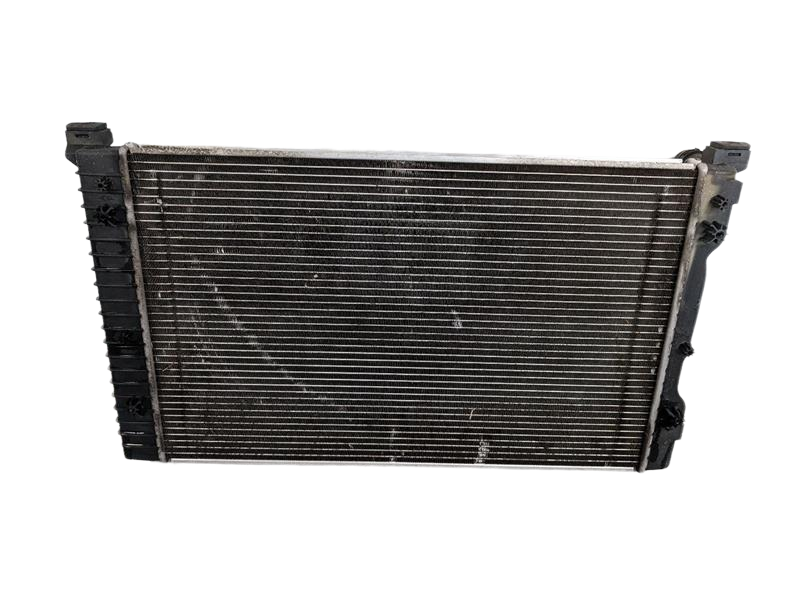 2004 - 2009 OEM AUDI A4 ENGINE COOLING RADIATOR ASSEMBLY