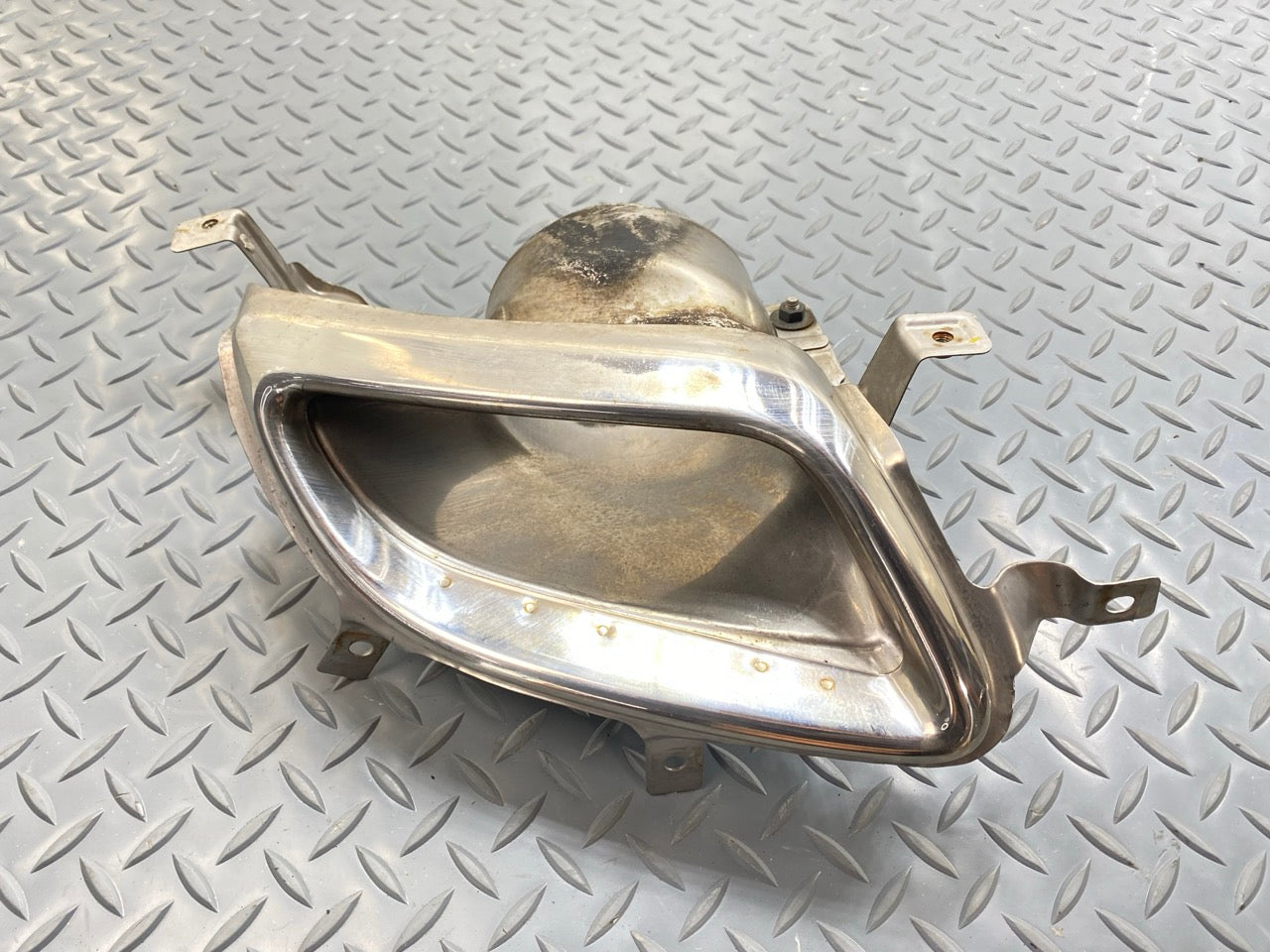 2013 - 2019 OEM HYUNDAI SANTA FE REAR RIGHT SIDE BUMPER EXHAUST TAILPIPE