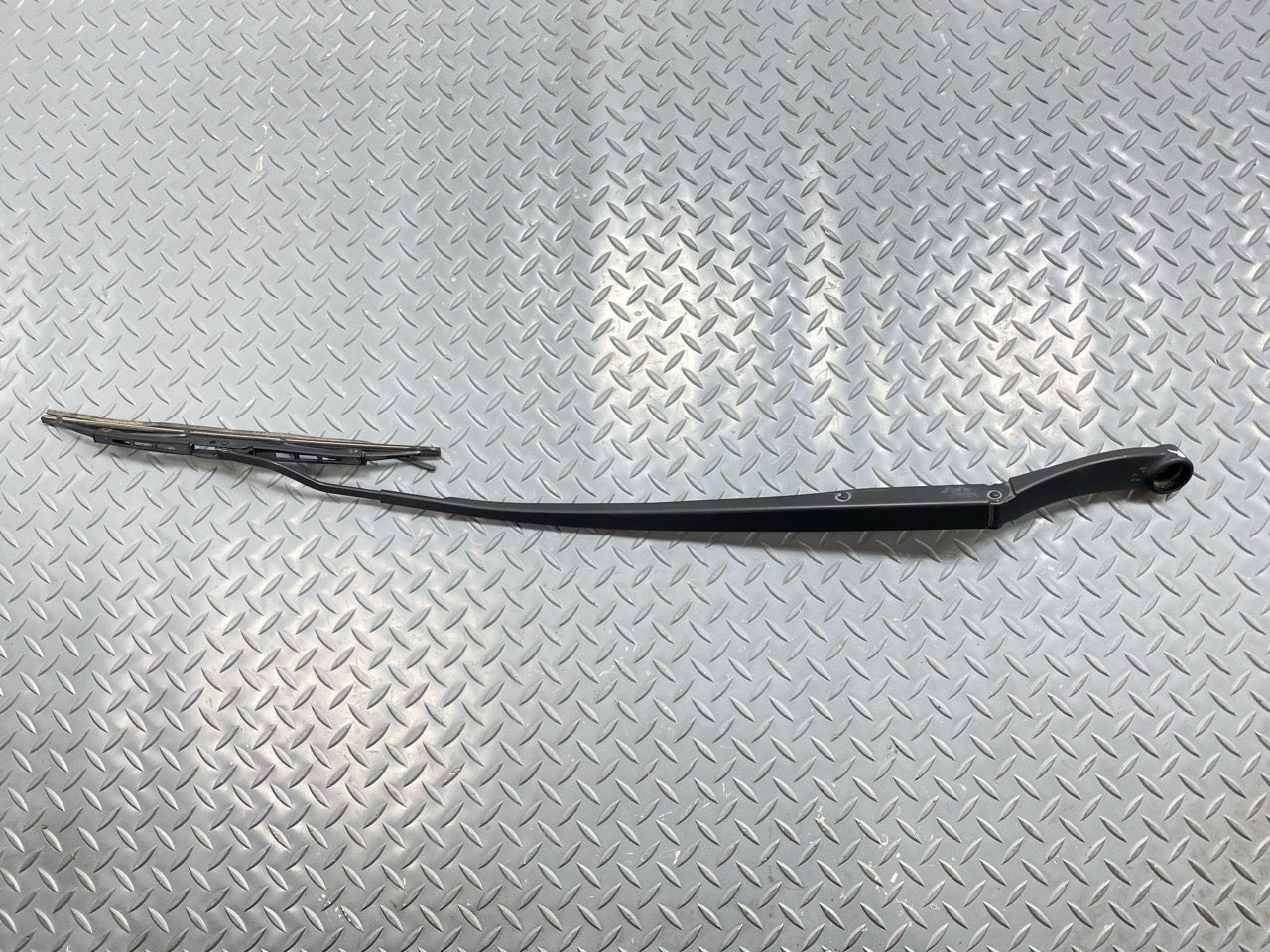13 - 19 OEM HYUNDAI SANTA FE FRONT RIGHT WINDSHIELD WASHER WIPER ARM AND BLADE