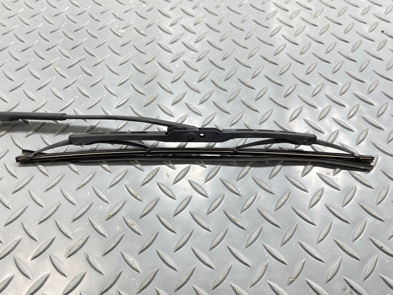 13 - 19 OEM HYUNDAI SANTA FE FRONT RIGHT WINDSHIELD WASHER WIPER ARM AND BLADE