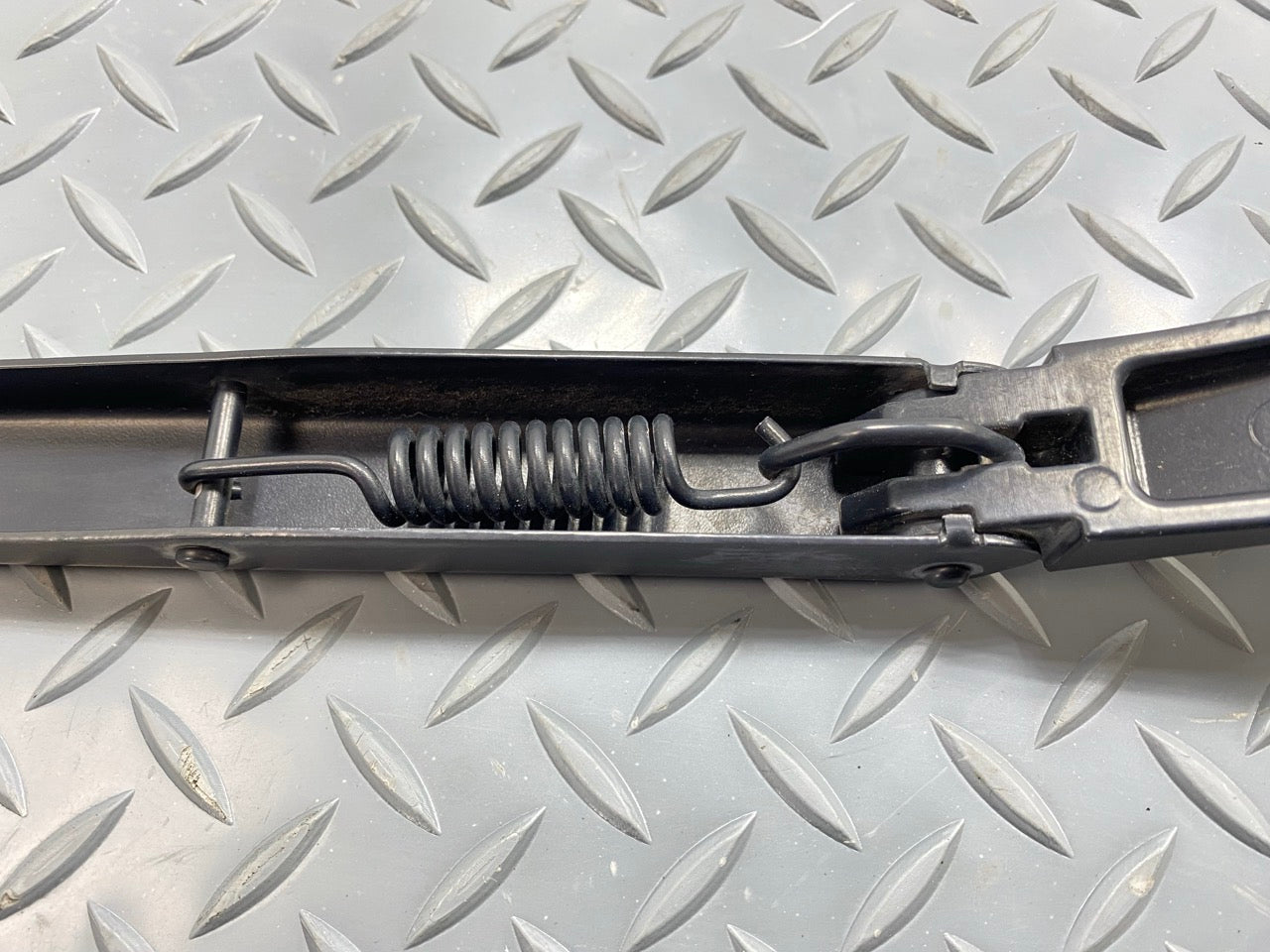 13 - 19 OEM HYUNDAI SANTA FE FRONT RIGHT WINDSHIELD WASHER WIPER ARM AND BLADE
