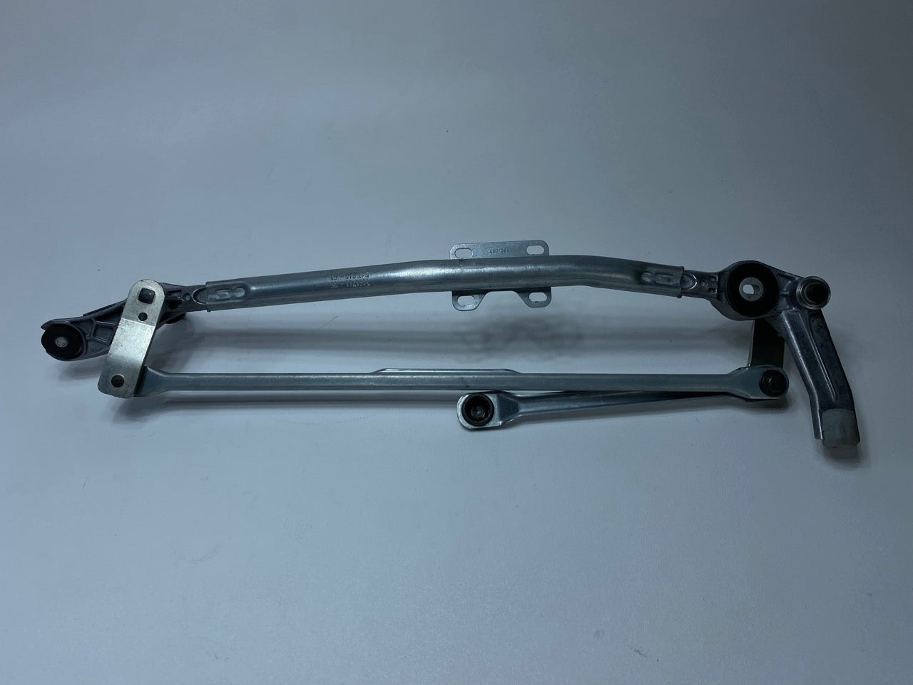 2009 - 2012 OEM BMW 328I FRONT WINDSHIELD WIPER TRANSMISSION LINKAGE