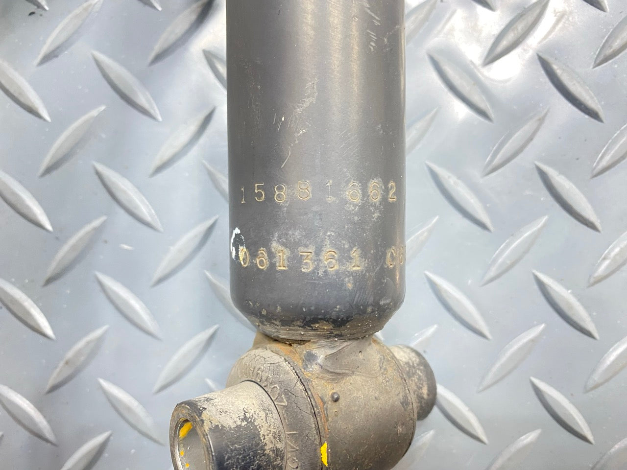 05 - 07 OEM CHEVROLET TRAILBLAZER REAR RIGHT PASSENGER SIDE SHOCK STRUT ABSORBER