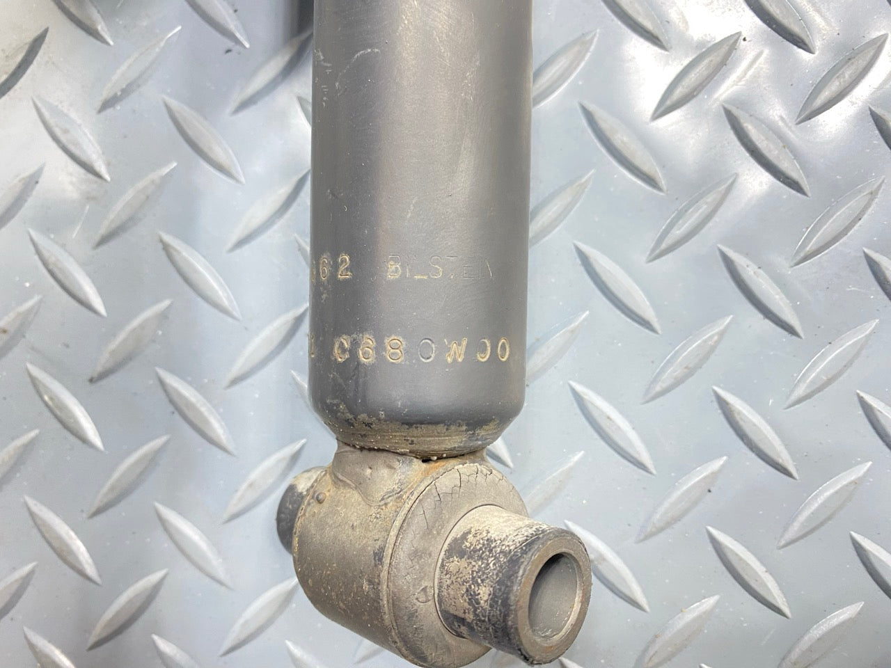 05 - 07 OEM CHEVROLET TRAILBLAZER REAR RIGHT PASSENGER SIDE SHOCK STRUT ABSORBER