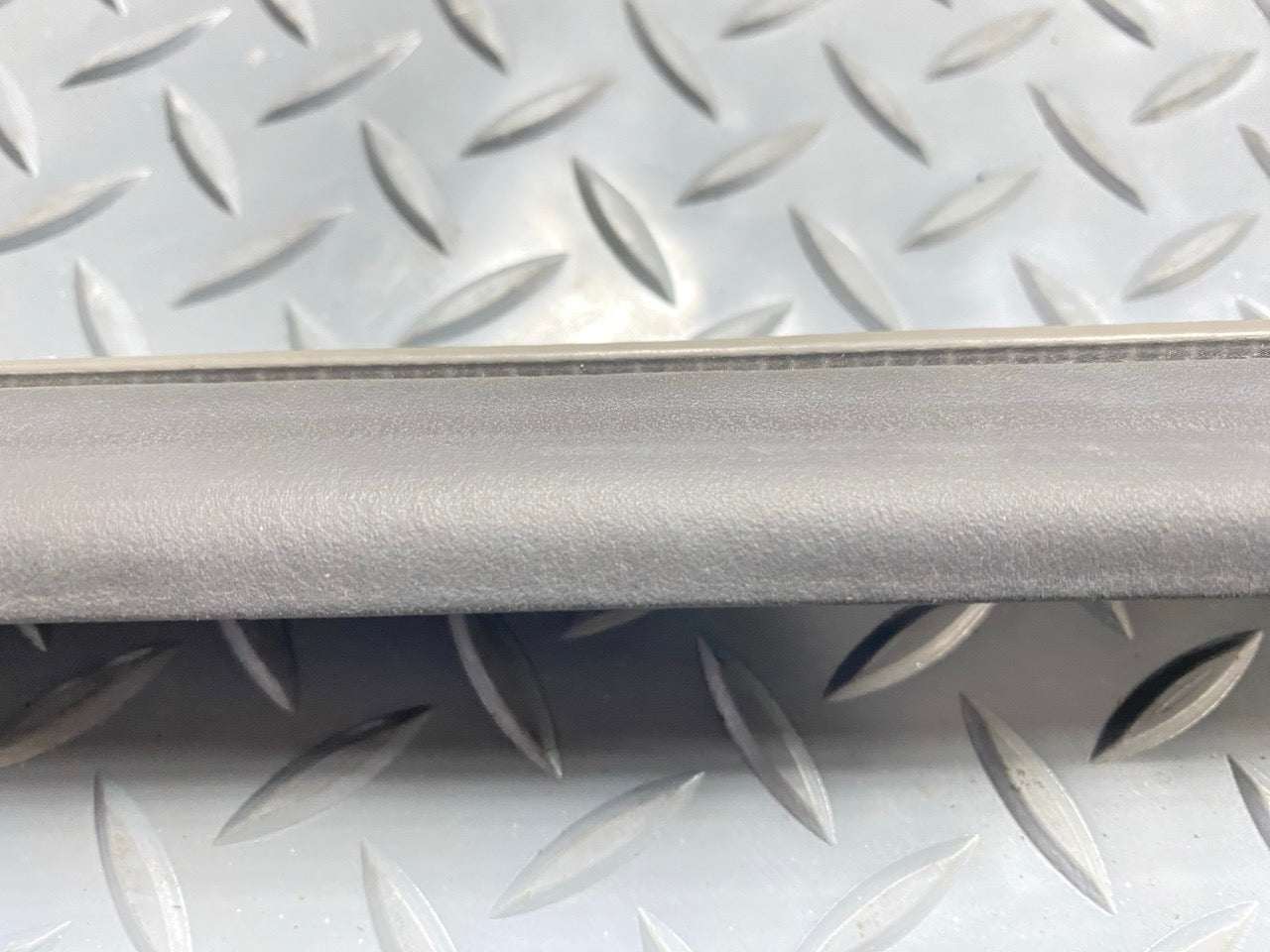 05 - 07 OEM CHEVROLET TRAILBLAZER REAR RIGHT SIDE DOOR SEAL WEATHERSTRIP RUBBER