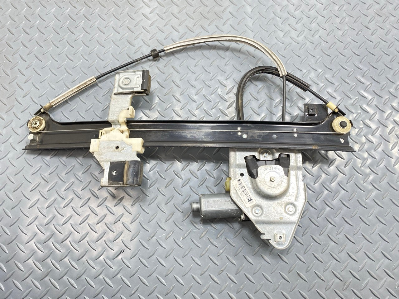 05 - 07 OEM CHEVROLET TRAILBLAZER REAR RIGHT DOOR WINDOW REGULATOR WITH MOTOR