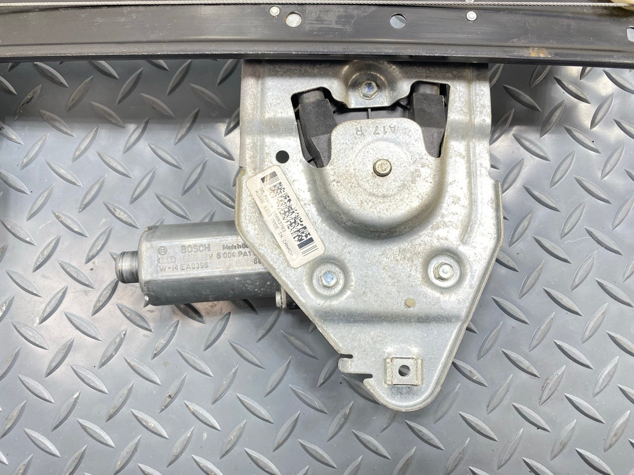 05 - 07 OEM CHEVROLET TRAILBLAZER REAR RIGHT DOOR WINDOW REGULATOR WITH MOTOR