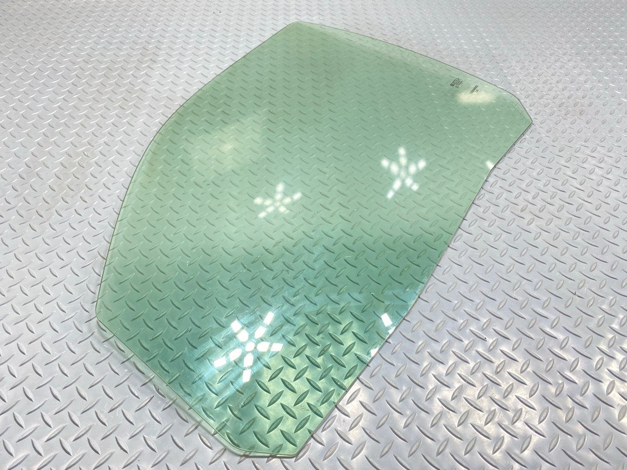 05 - 07 OEM CHEVROLET TRAILBLAZER FRONT LEFT DRIVER SIDE DOOR WINDOW GLASS
