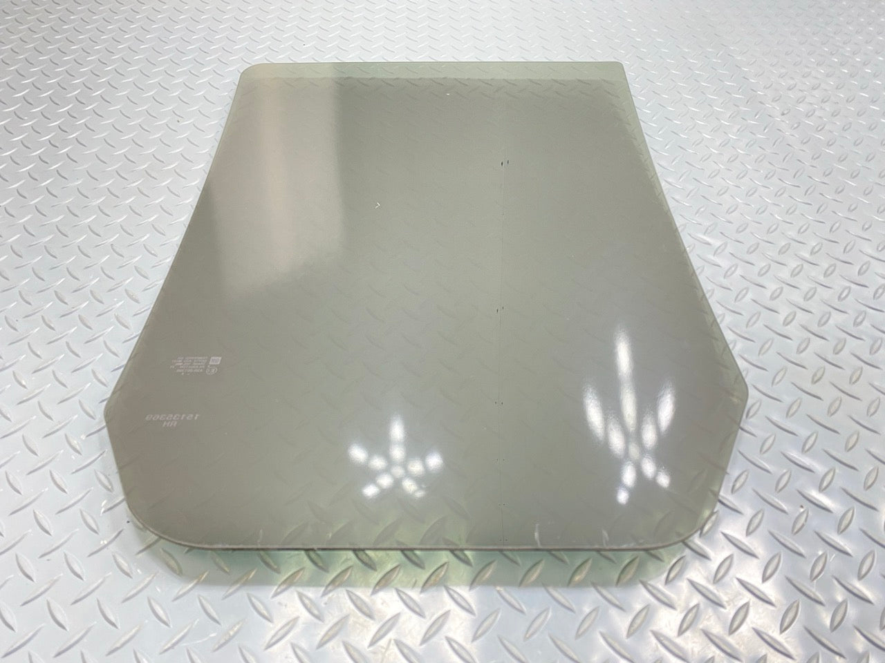 05 - 07 OEM CHEVROLET TRAILBLAZER REAR RIGHT PASSENGER SIDE DOOR WINDOW GLASS