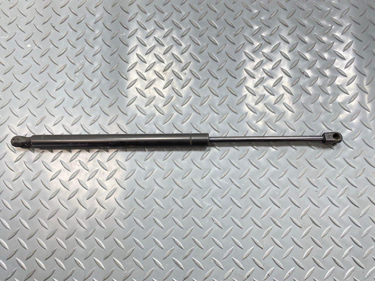 05 - 07 OEM CHEVROLET TRAILBLAZER REAR RIGHT OR LEFT TRUNK LID HATCH LIFT STRUT