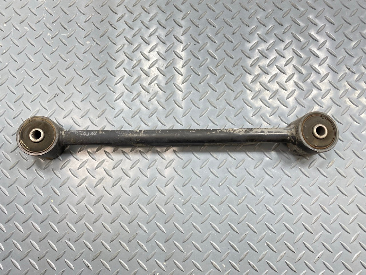 05 - 07 OEM CHEVROLET TRAILBLAZER REAR RIGHT PASSENGER SIDE UPPER CONTROL ARM