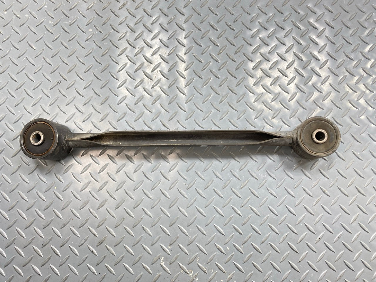 05 - 07 OEM CHEVROLET TRAILBLAZER REAR RIGHT PASSENGER SIDE UPPER CONTROL ARM