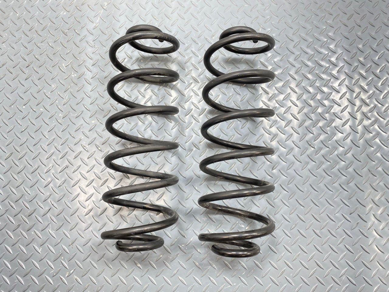 05 - 07 OEM CHEVROLET TRAILBLAZER REAR LEFT AND RIGHT SUSPENSION COIL SPRING