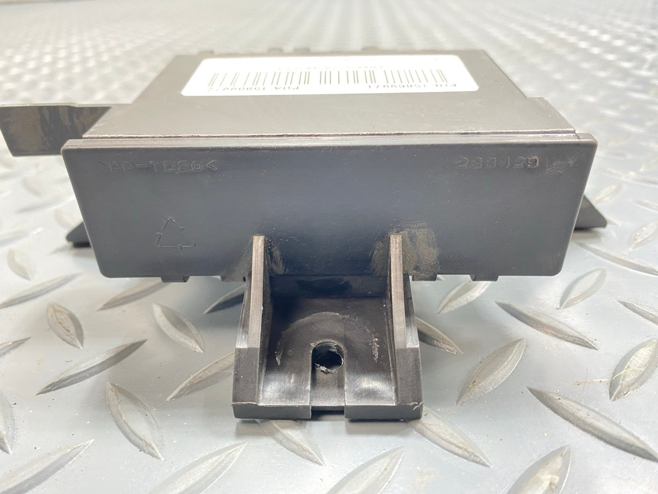 05 - 07 OEM CHEVROLET TRAILBLAZER REAR BODY CONTROL OR LIFTGATE CONTROL MODULE