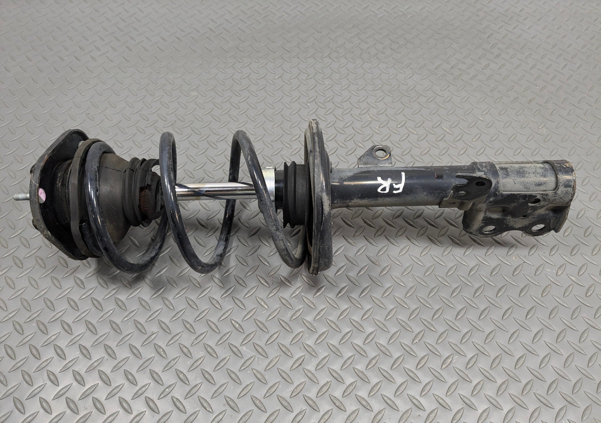 07 - 09 TOYOTA PRIUS OEM SHOCK STRUT ABSORBER WITH COIL SPRING FRONT RIGHT SIDE