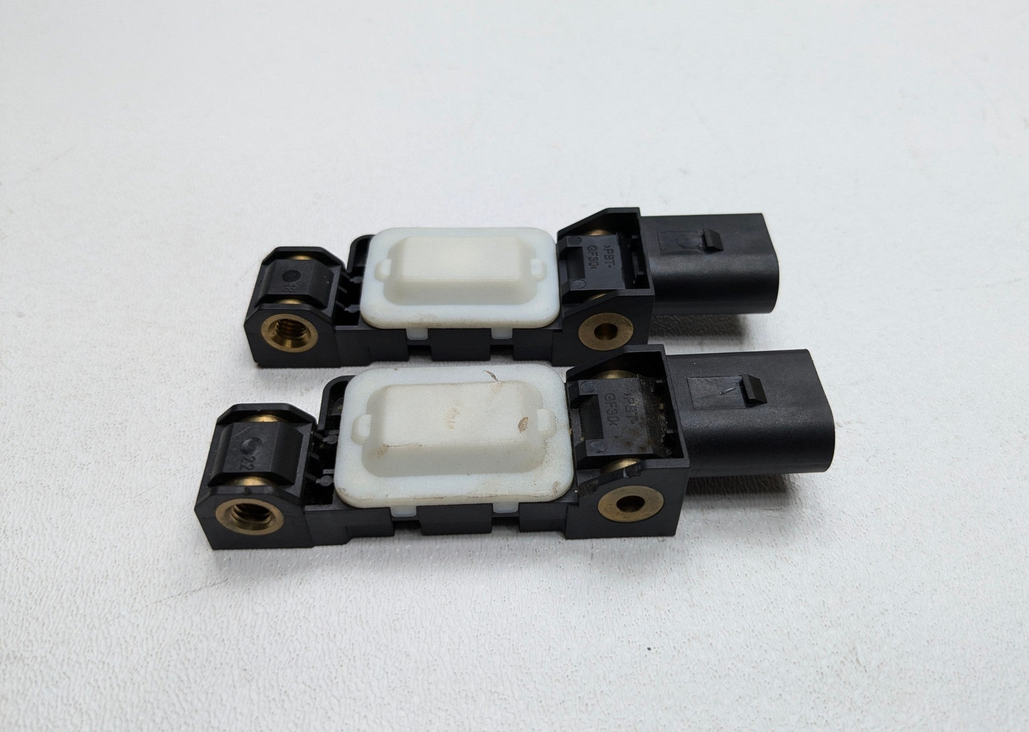 04 - 06 OEM PORSCHE CAYENNE V6 LATERAL CRASH IMPACT SENSOR CONTROL MODULE UNIT