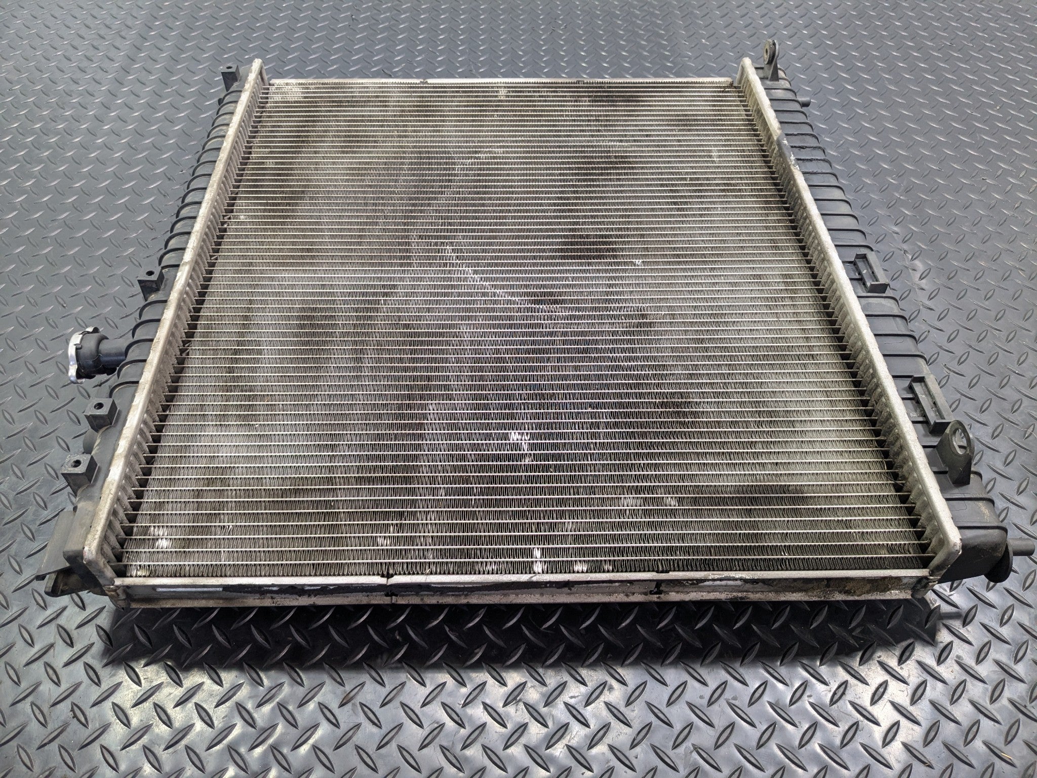 2005 - 2007 OEM NISSAN ARMADA 5.6L ENGINE COOLING RADIATOR