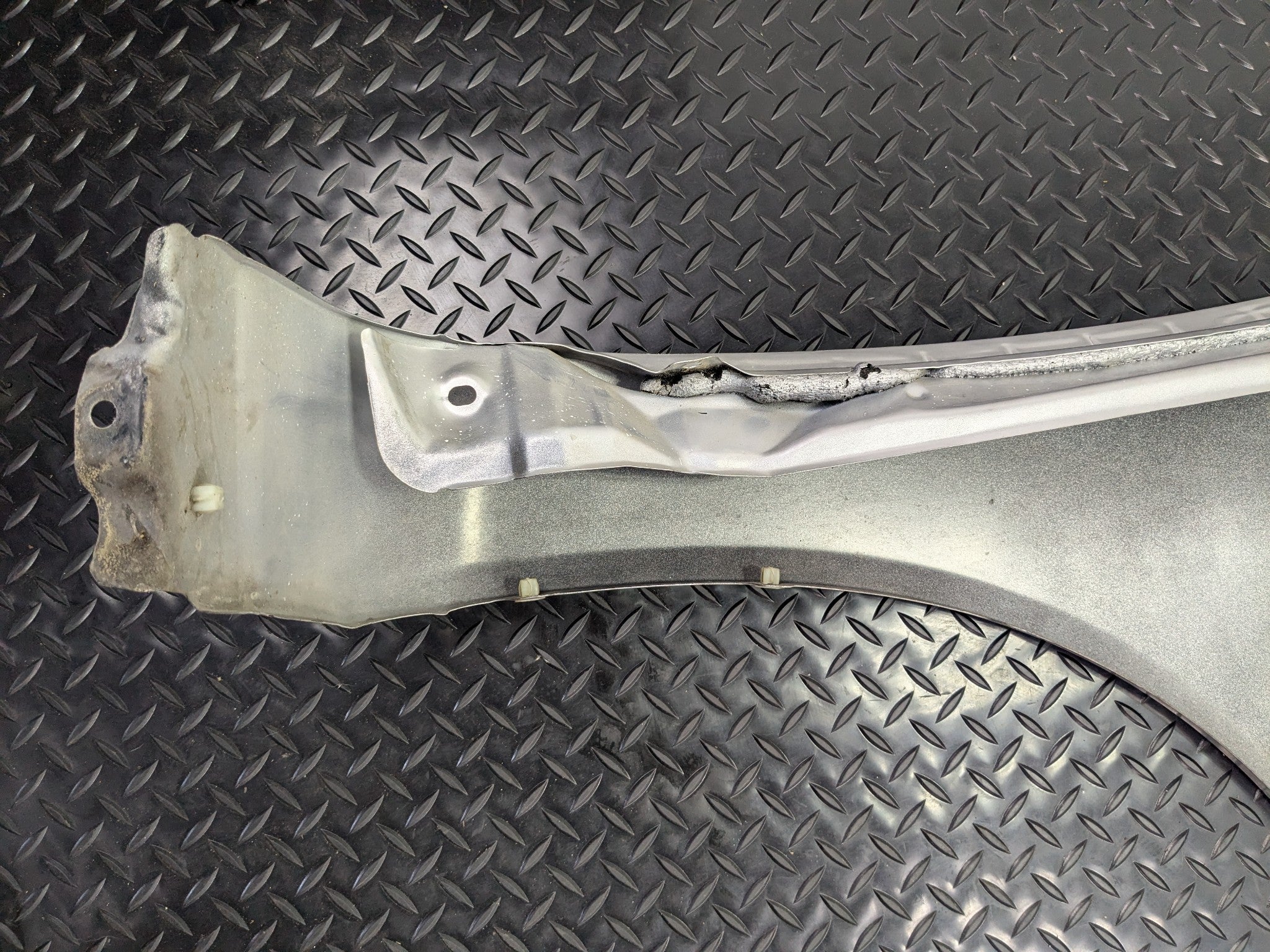2005 - 2007 OEM NISSAN ARMADA FRONT LEFT DRIVER SIDE FENDER COVER PANEL ASSEMBLY