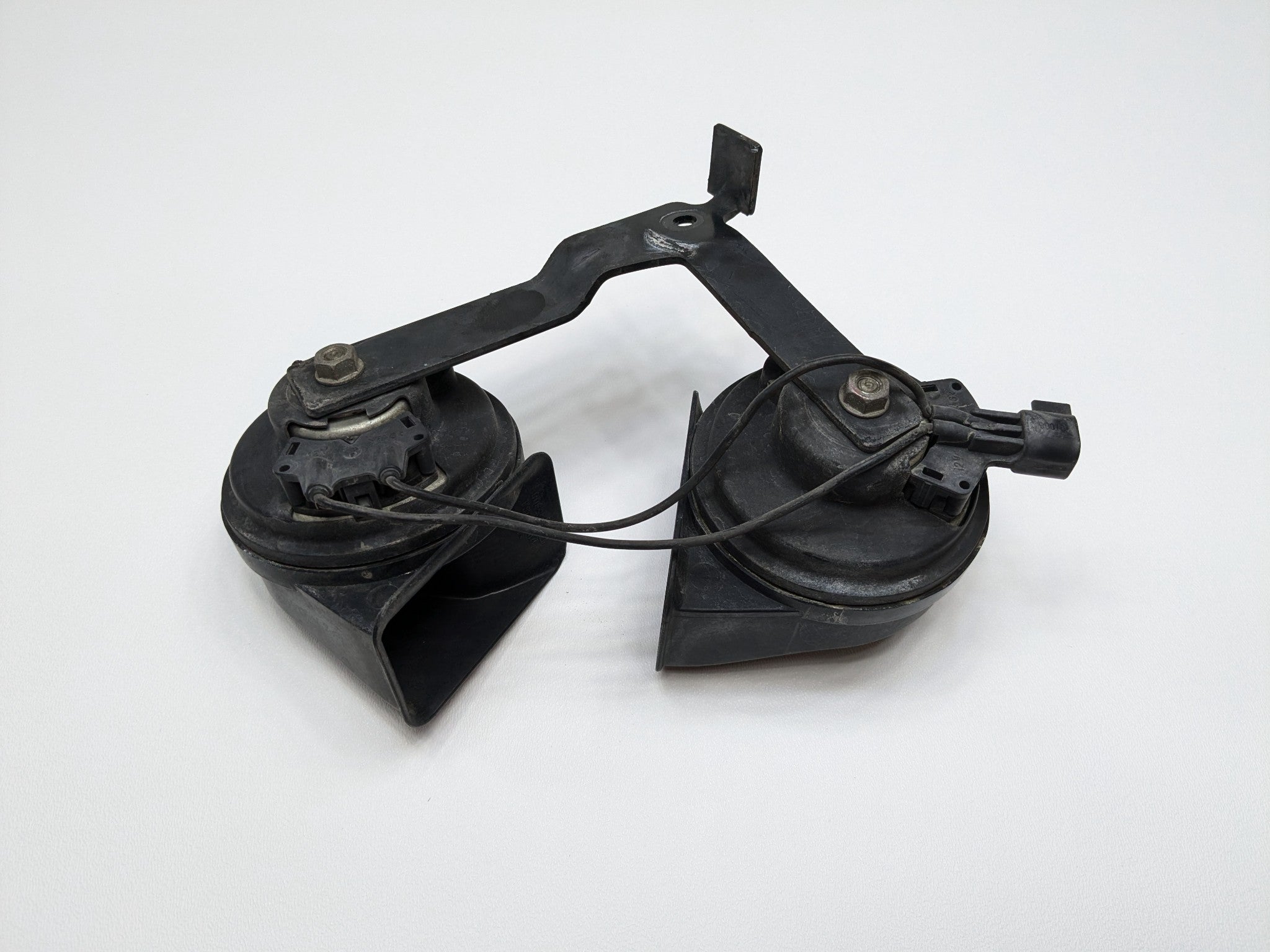 2005 - 2007 OEM NISSAN ARMADA LOW HORN NOTE TONE PITCH ALARM SIREN SET