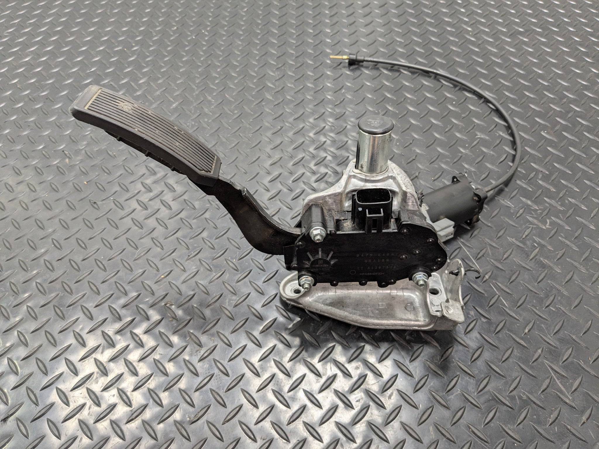 2005 - 2007 OEM NISSAN ARMADA GAS ACCELERATOR FOOT PEDAL LEVER MODULE SENSOR