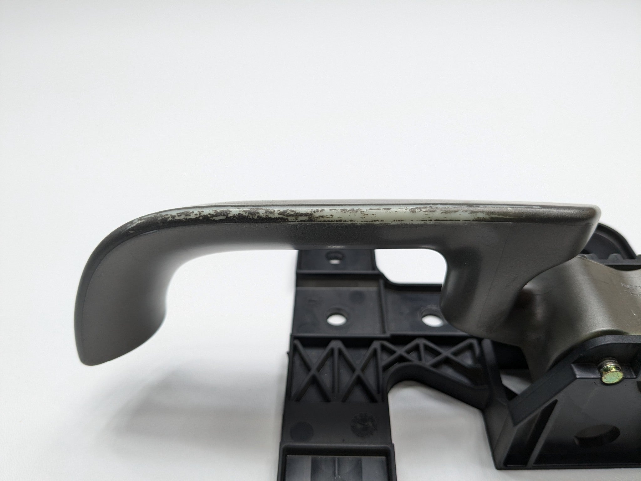05 - 07 OEM NISSAN ARMADA FRONT LEFT DRIVER SIDE INTERIOR DOOR HANDLE LIGHT GRAY