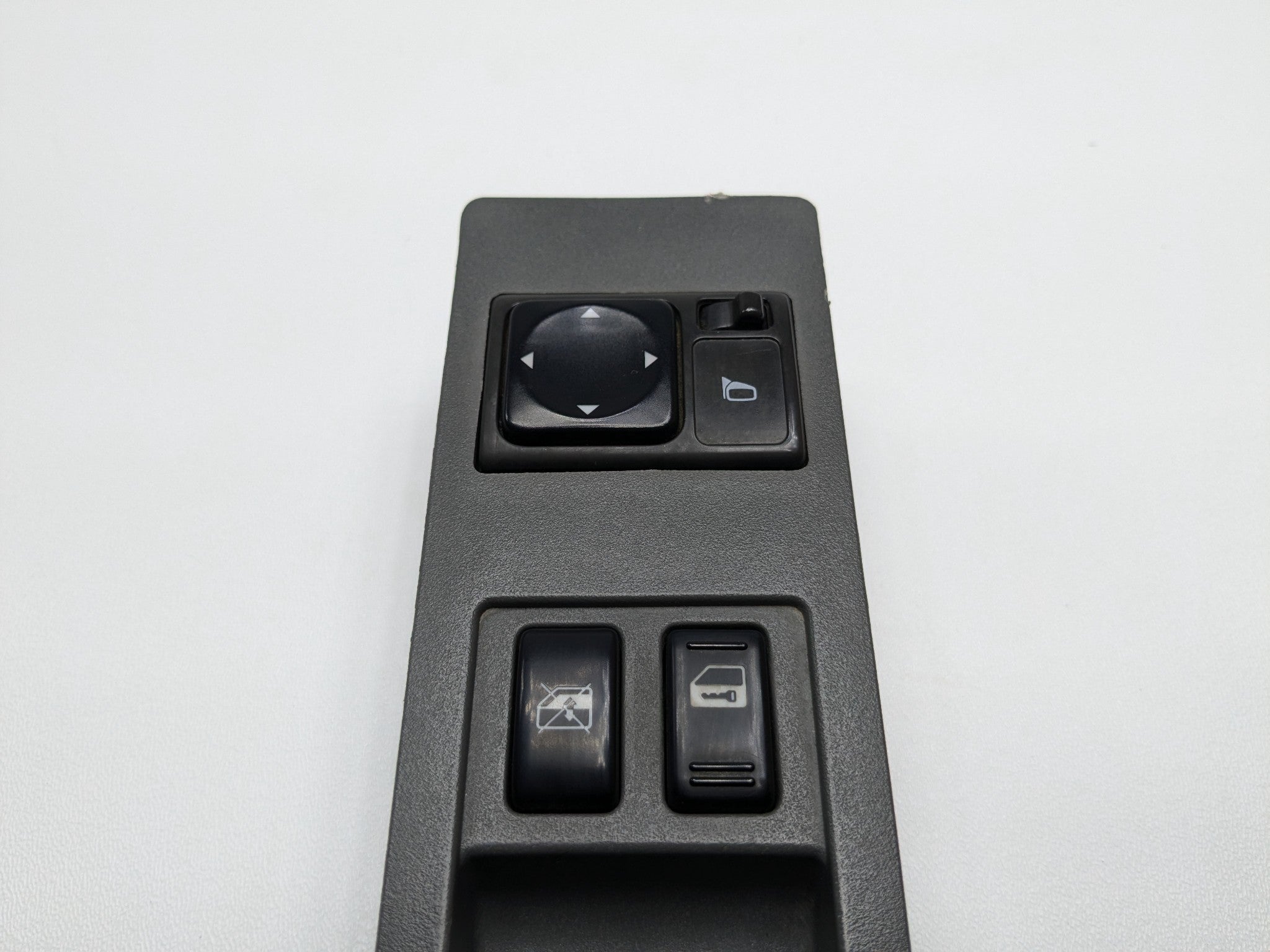 2005 - 2007 OEM NISSAN ARMADA FRONT LEFT SIDE MASTER POWER LOCK DOOR SWITCH