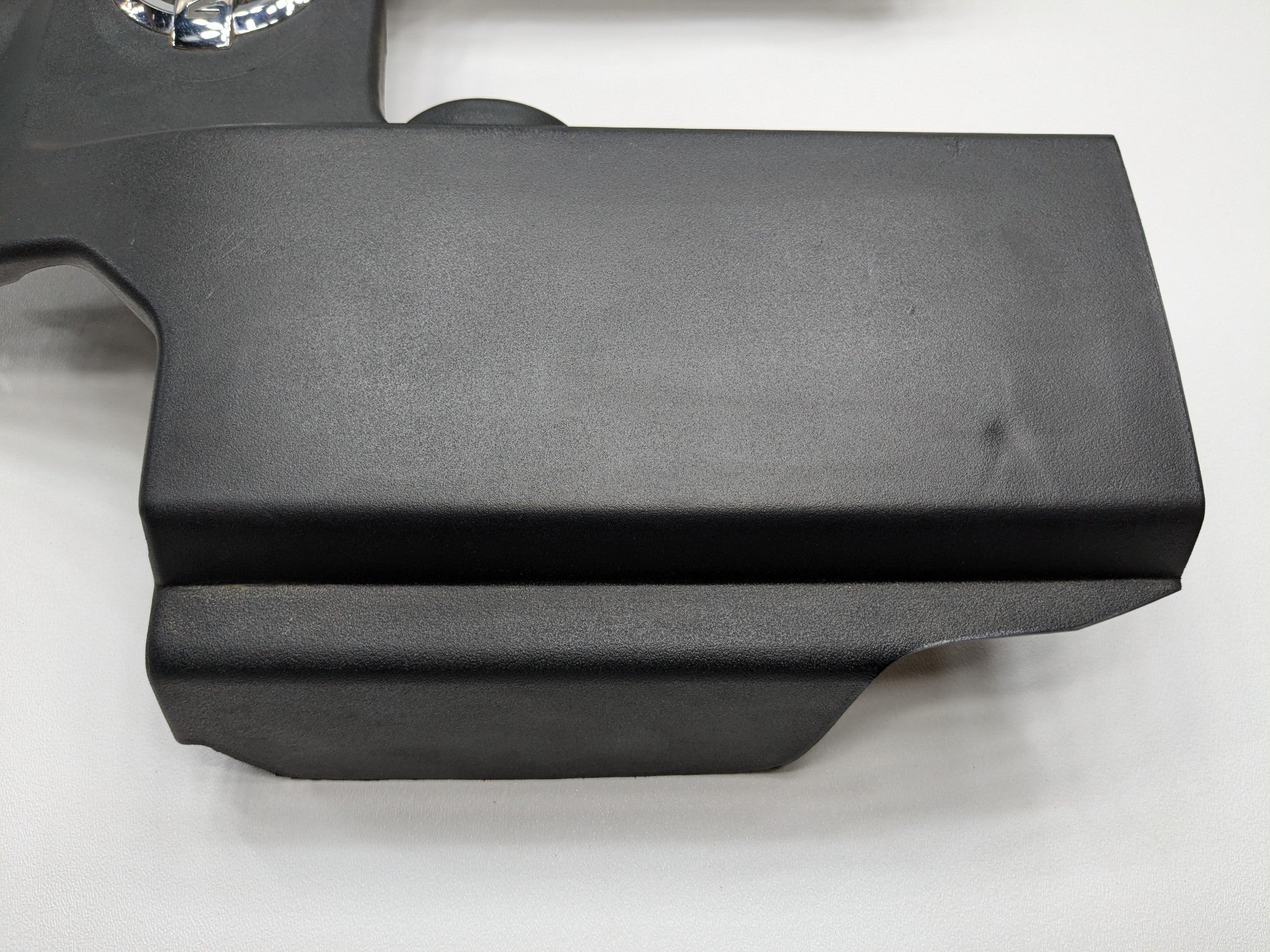 2005 - 2007 OEM NISSAN ARMADA ENGINE COVER 5.6L BLACK