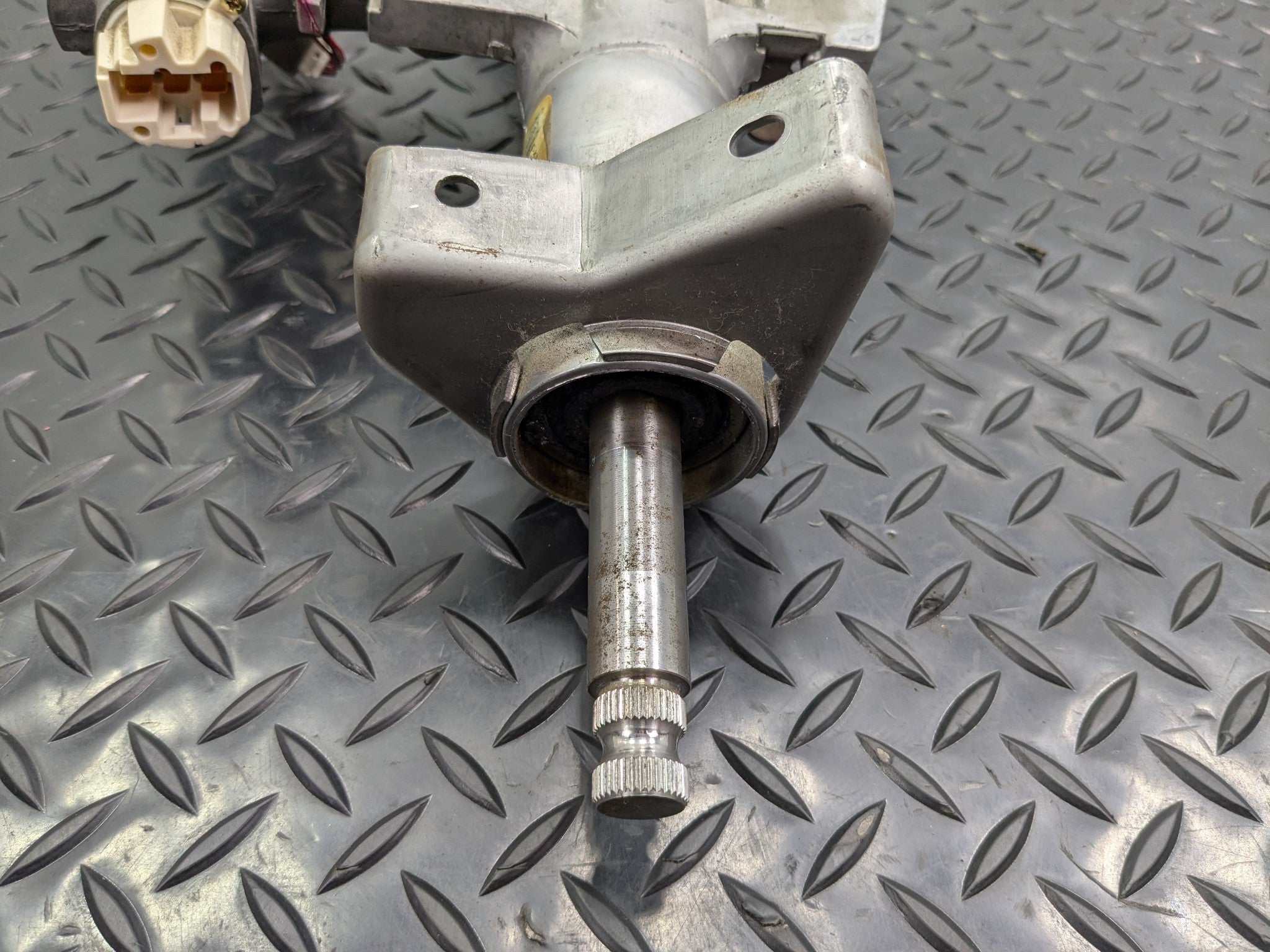 2005 - 2007 OEM NISSAN ARMADA POWER STEERING COLUMN WITH MOTOR