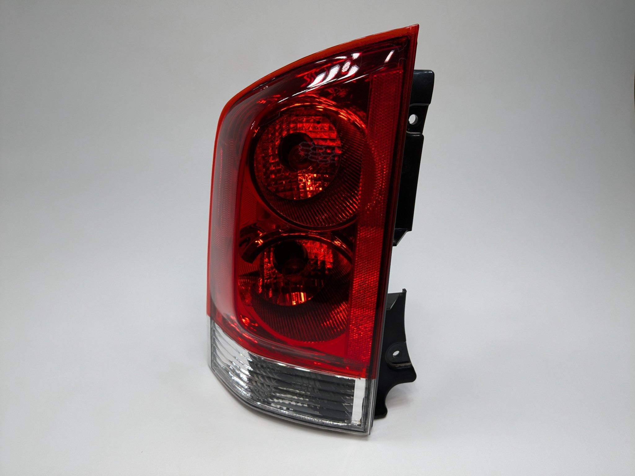 2005 - 2007 OEM NISSAN ARMADA REAR LEFT DRIVER SIDE OUTER TAIL LAMP ASSEMBLY