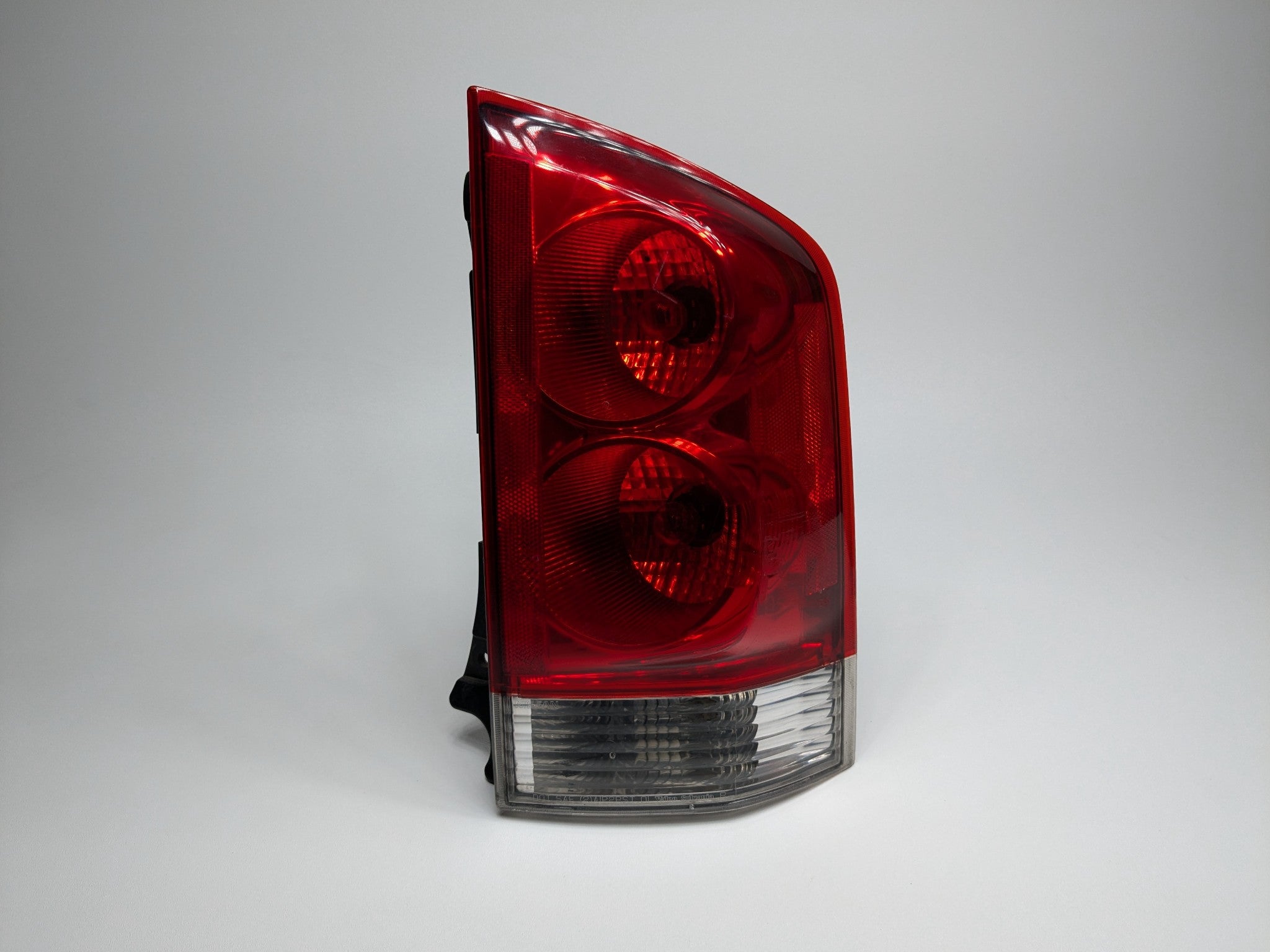 2005 - 2007 OEM NISSAN ARMADA REAR RIGHT PASSENGER SIDE OUTER TAIL LAMP ASSEMBLY