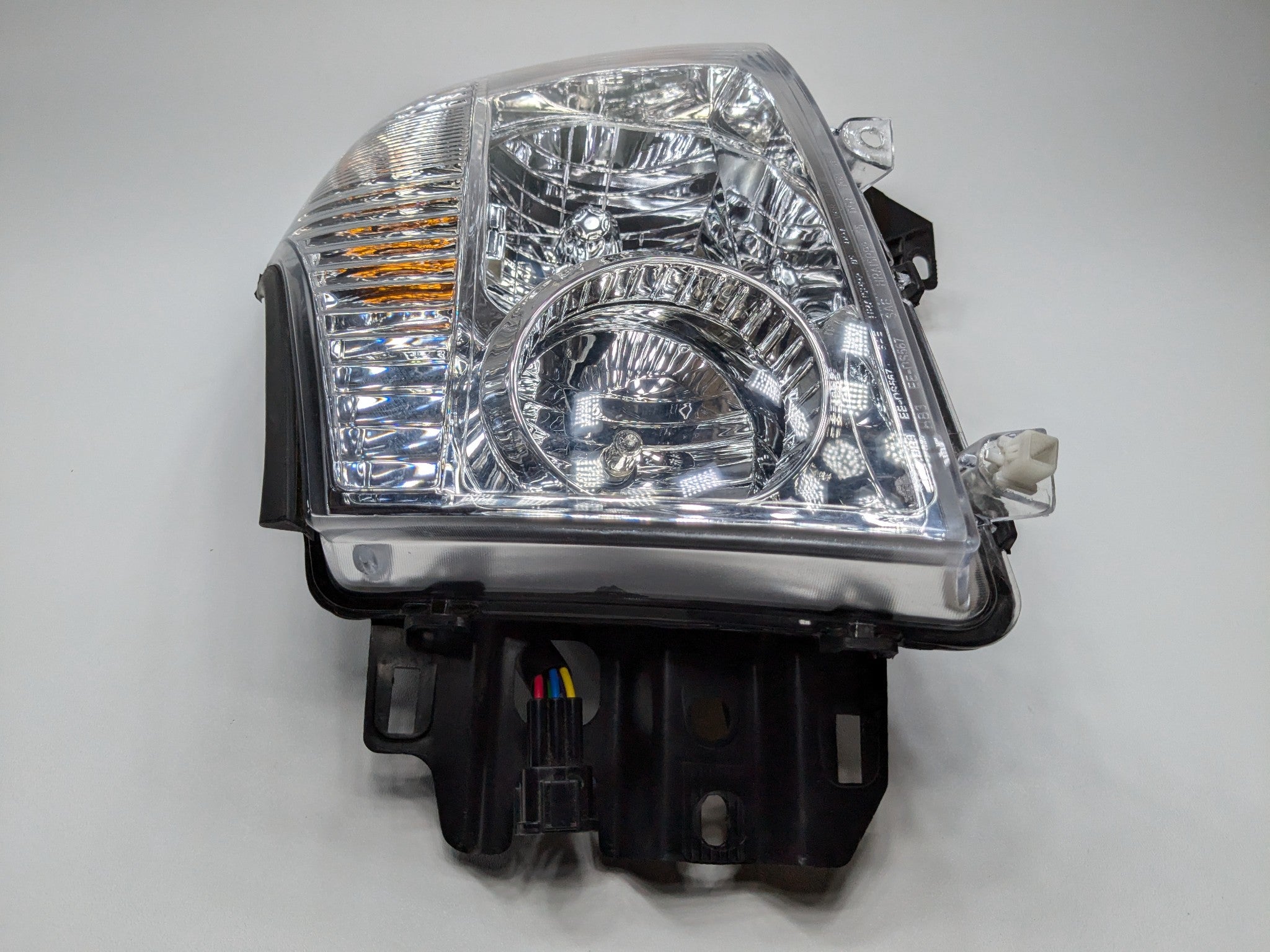 2005 - 2007 OEM NISSAN ARMADA FRONT LEFT DRIVER SIDE HEADLAMP ASSEMBLY