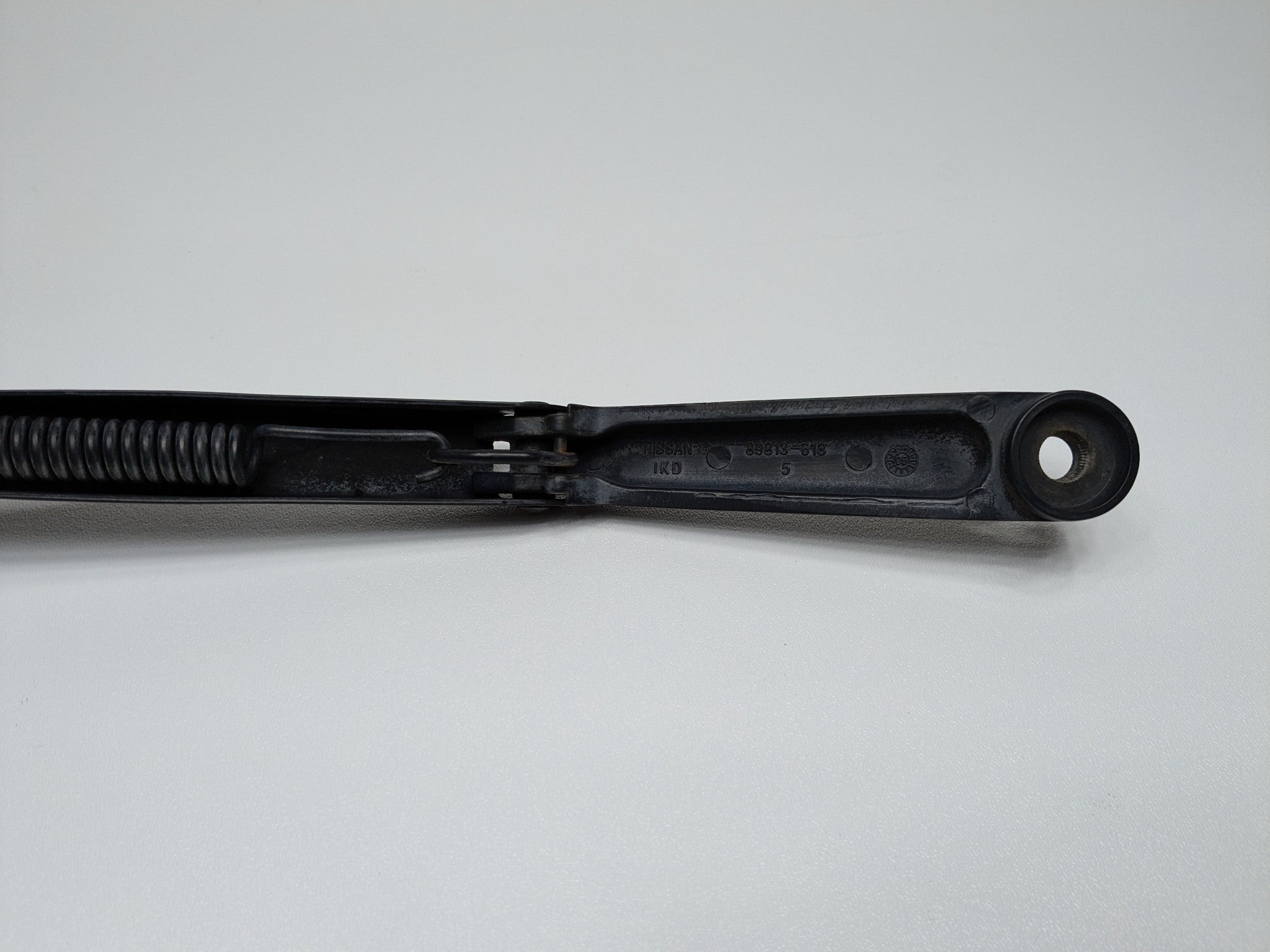 05 - 07 OEM NISSAN ARMADA FRONT RIGHT PASSENGER SIDE WINDSHIELD WASHER WIPER ARM