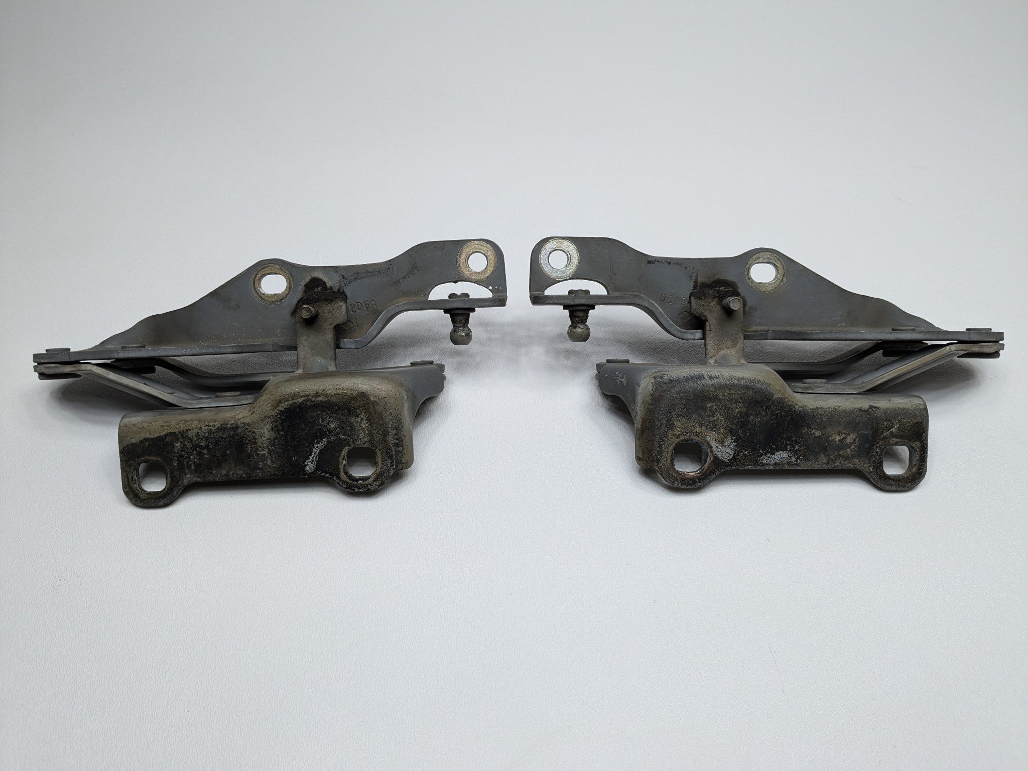 2005 - 2007 OEM NISSAN ARMADA FRONT LEFT AND RIGHT SIDE HOOD HINGE BRACKET SET