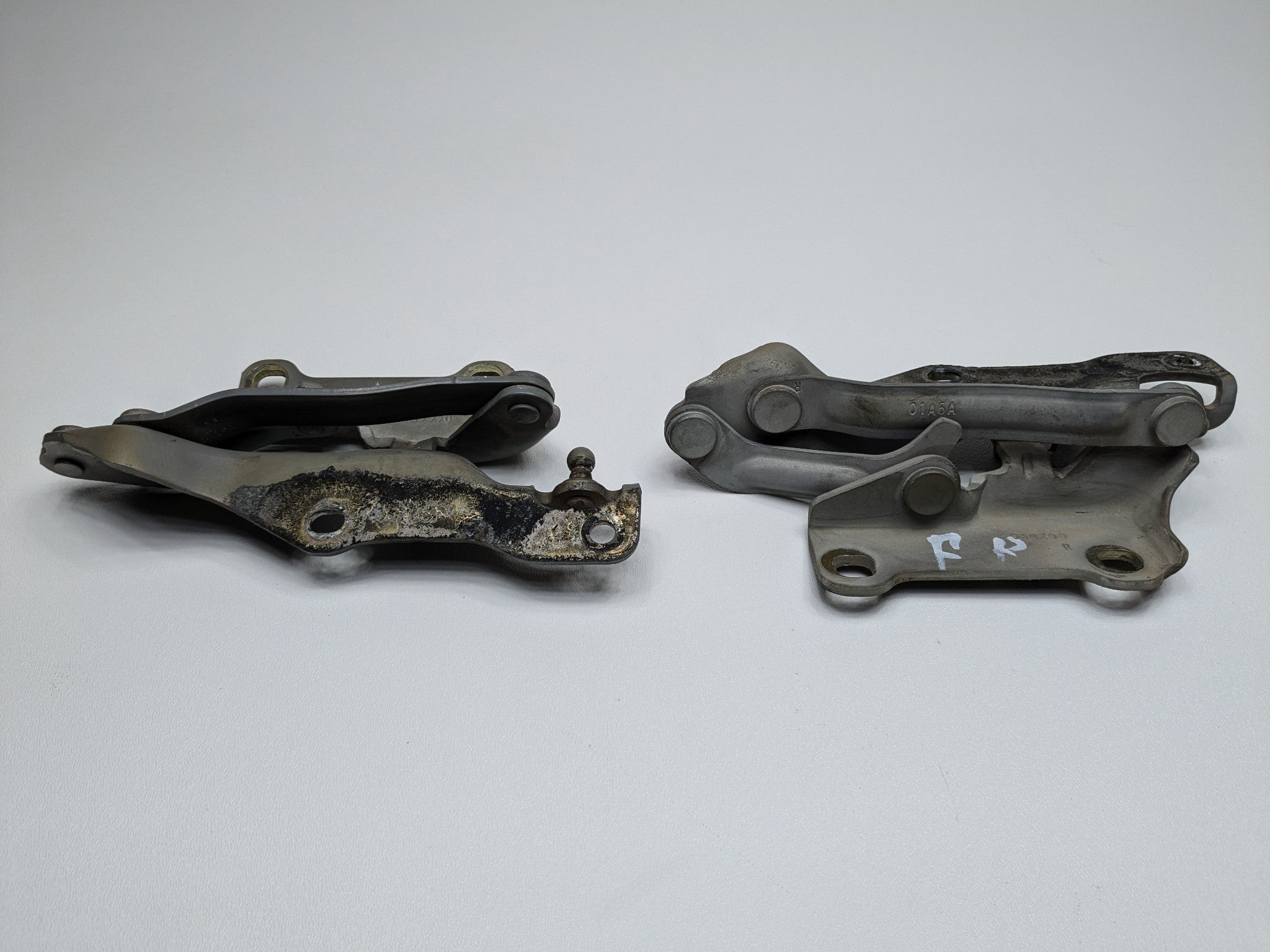 2005 - 2007 OEM NISSAN ARMADA FRONT LEFT AND RIGHT SIDE HOOD HINGE BRACKET SET