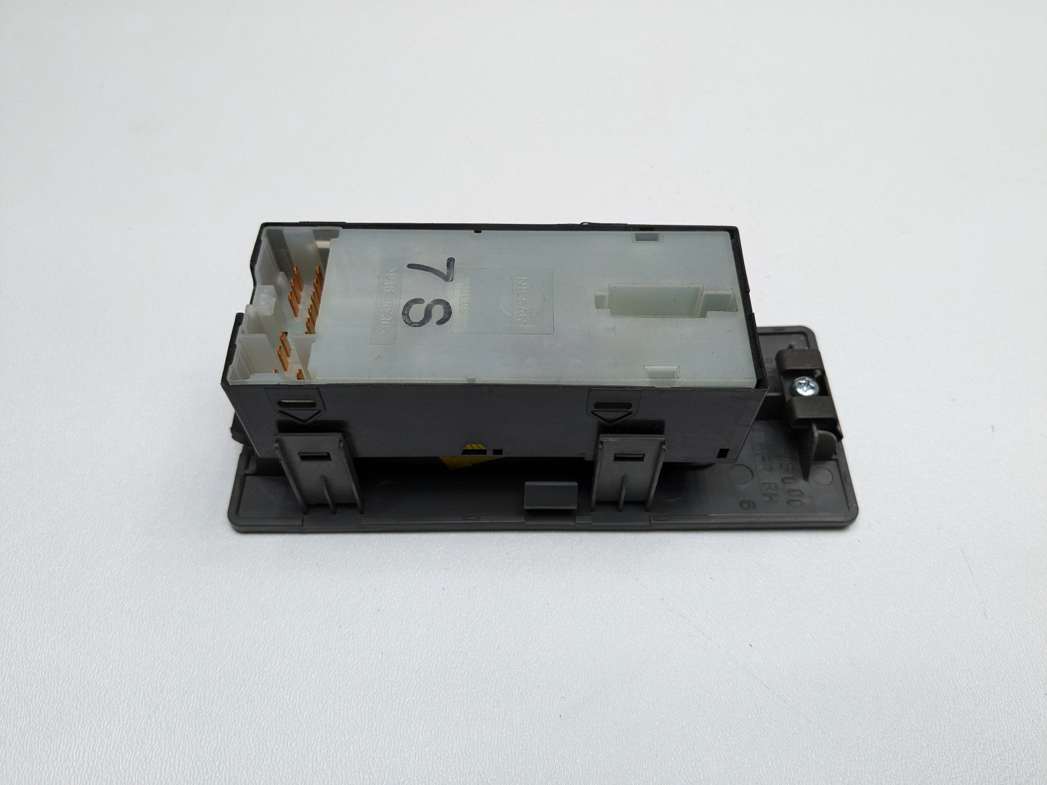 2005 - 2007 OEM NISSAN ARMADA FRONT PASSENGER RIGHT SIDE WINDOW SWITCH BLACK