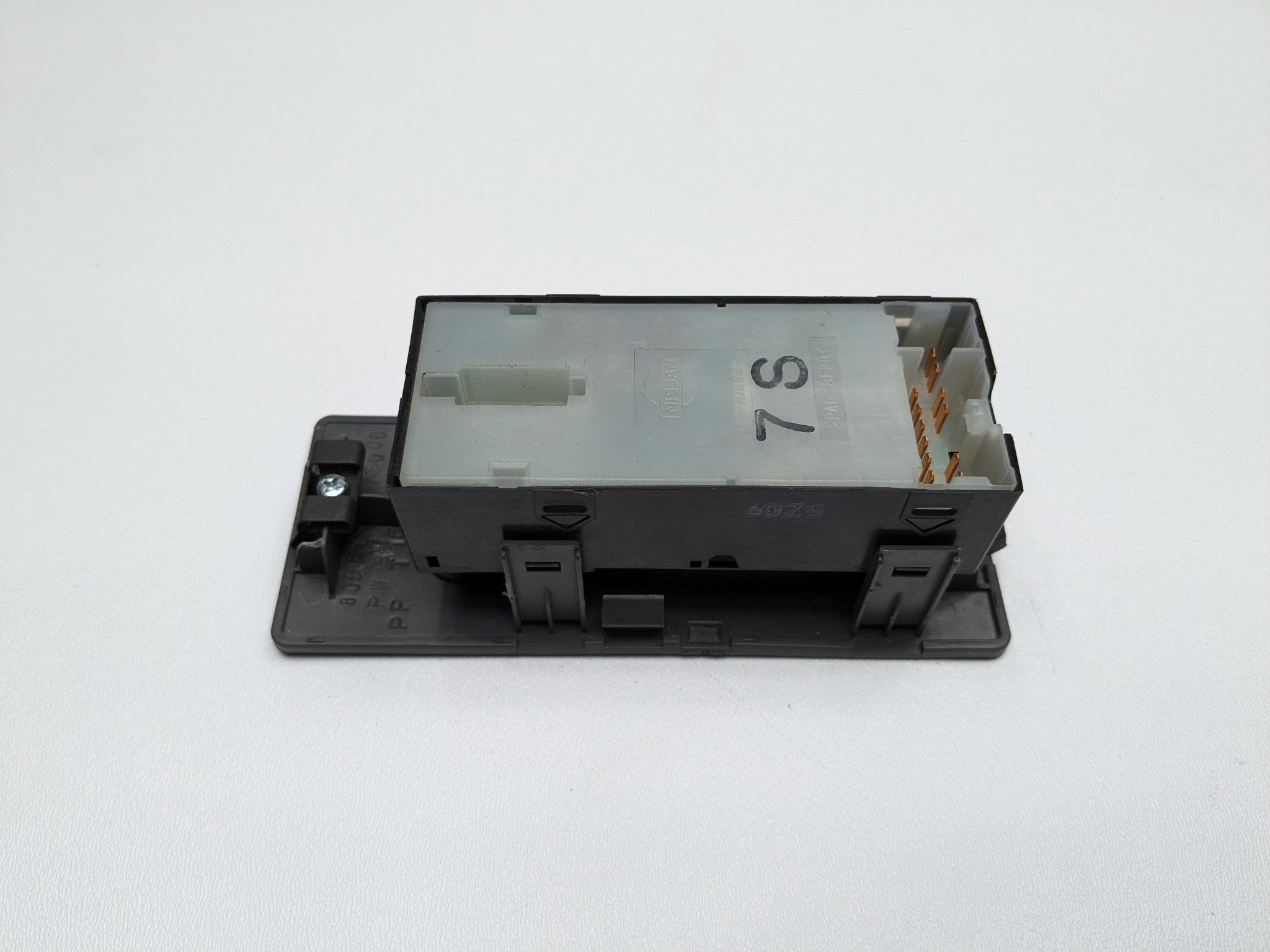 2005 - 2007 OEM NISSAN ARMADA FRONT PASSENGER RIGHT SIDE WINDOW SWITCH BLACK