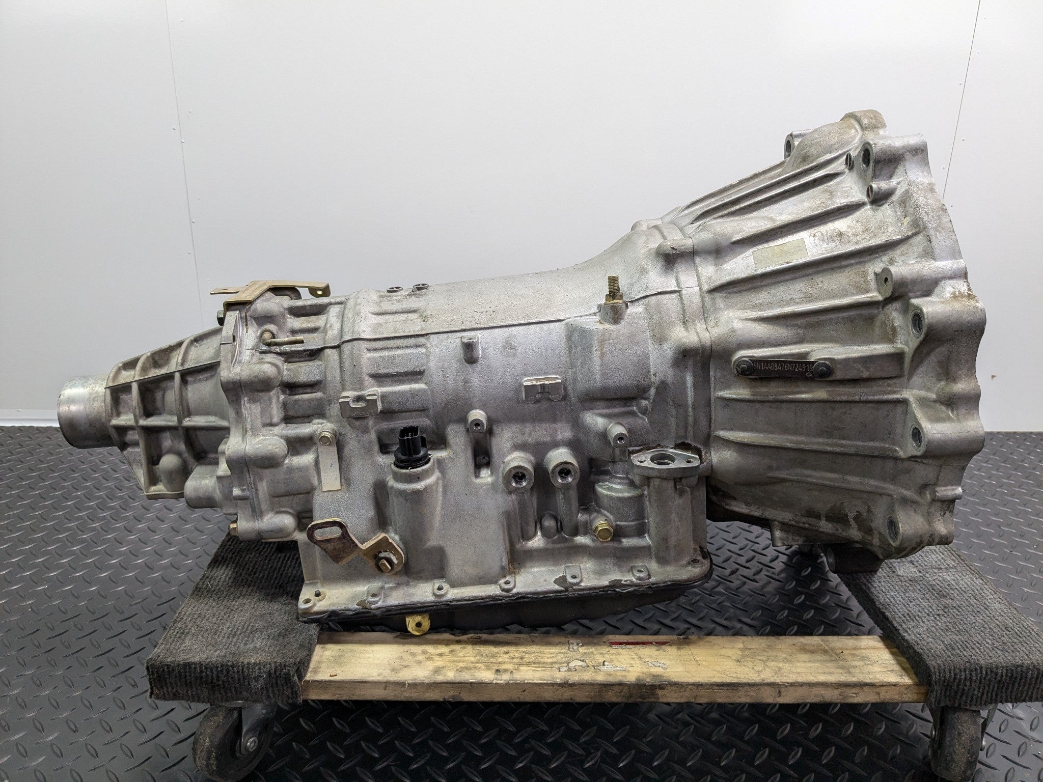 2005 - 2007 OEM NISSAN ARMADA AUTOMATIC TRANSMISSION GEARBOX ASSEMBLY