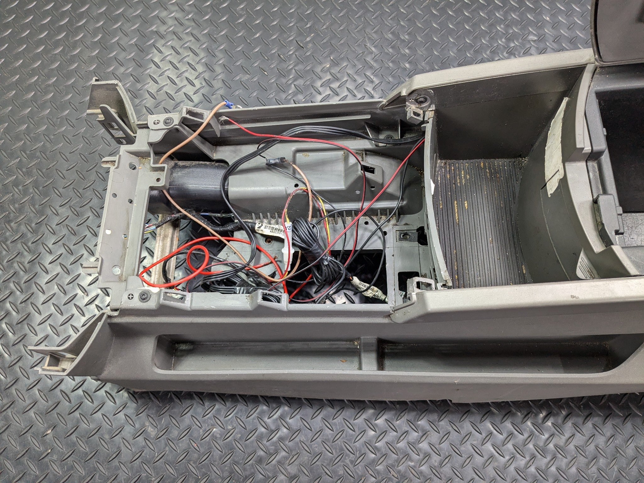 2005 - 2007 OEM NISSAN ARMADA FRONT LOWER CENTER FLOOR CONSOLE ARMREST ASSEMBLY