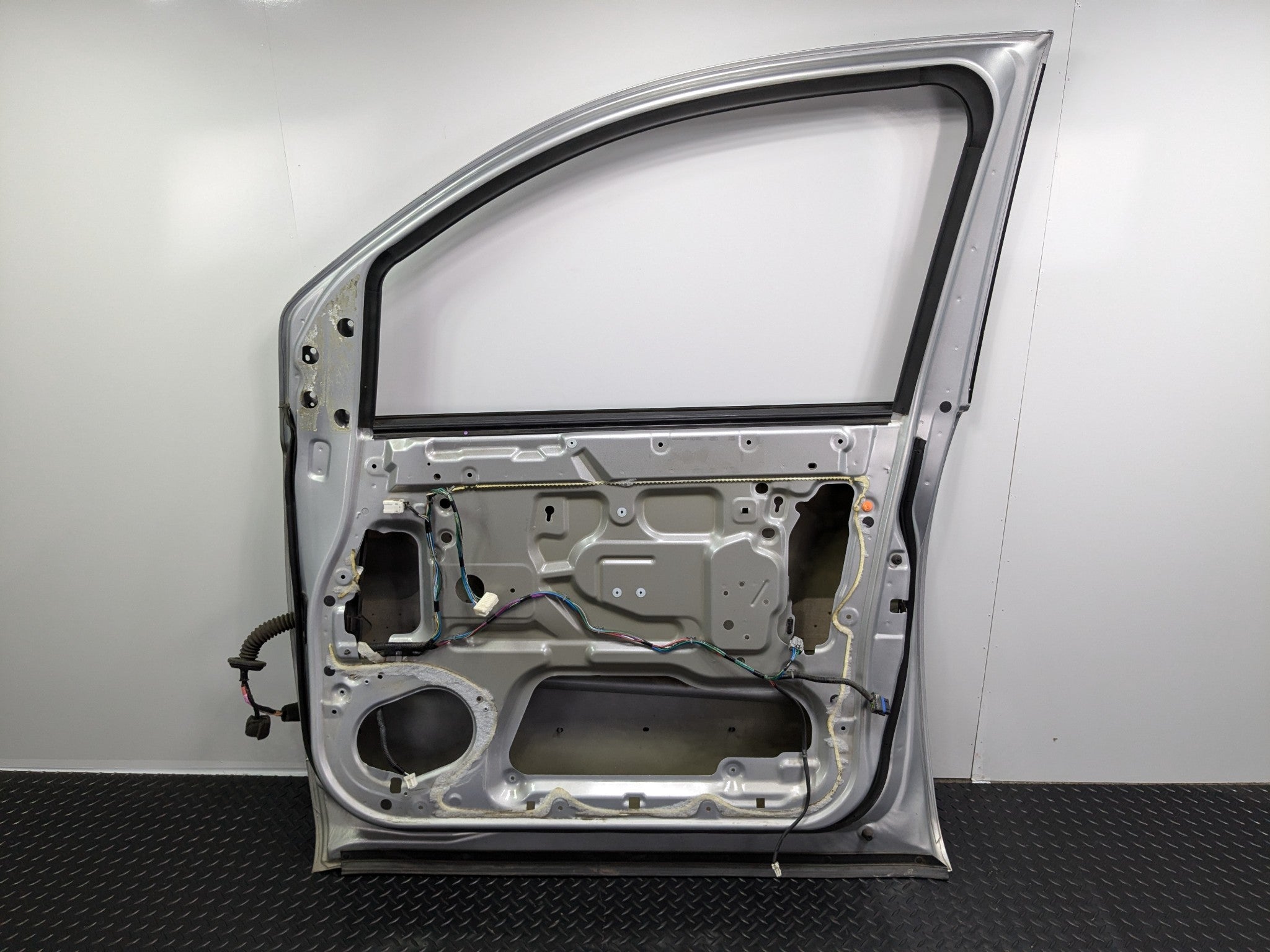 2005 - 2007 OEM NISSAN ARMADA FRONT RIGHT PASSENGER SIDE DOOR SHELL PANEL