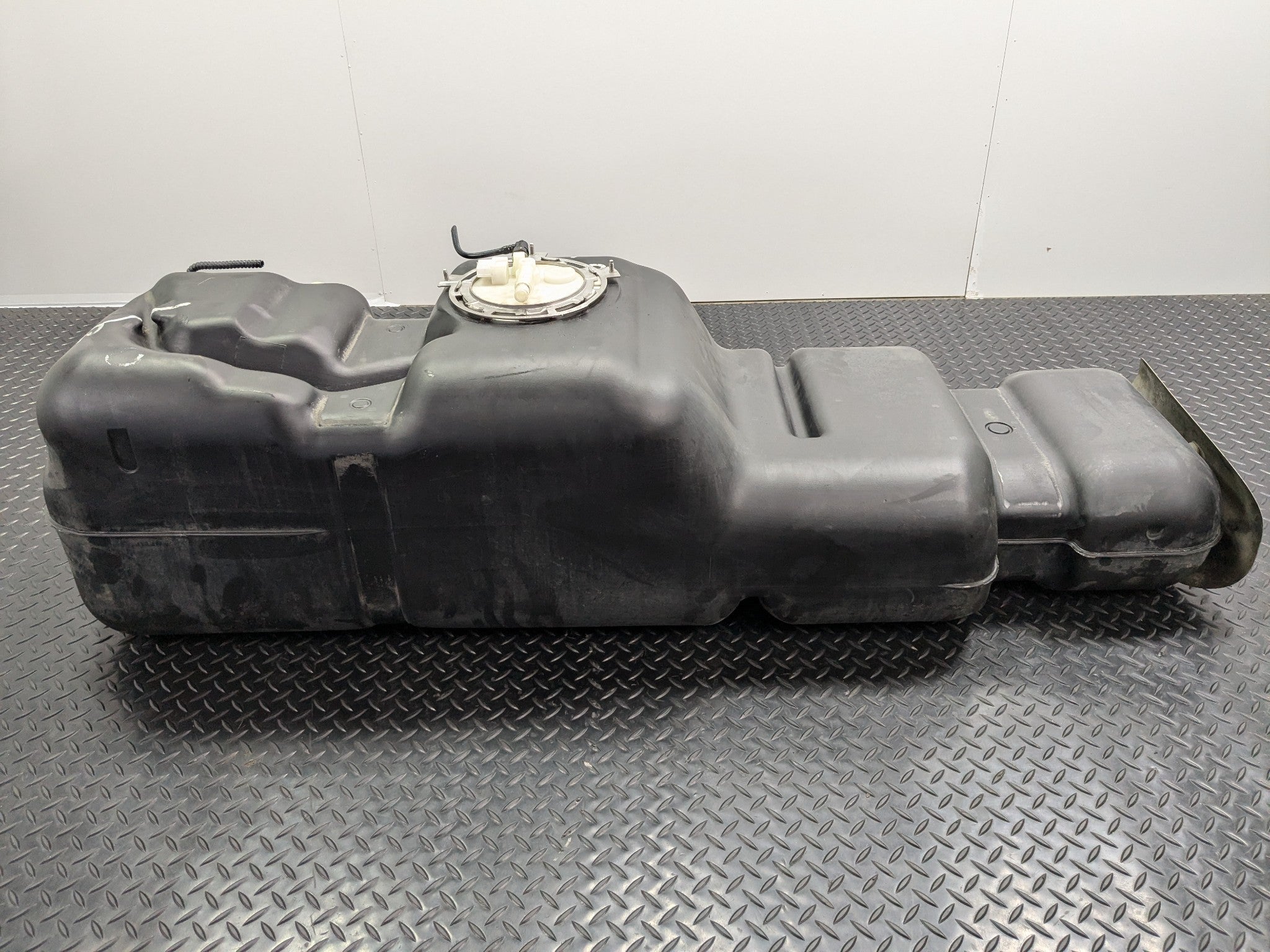 2005 - 2007 OEM NISSAN ARMADA FUEL GAS TANK RESERVOIR ASSEMBLY