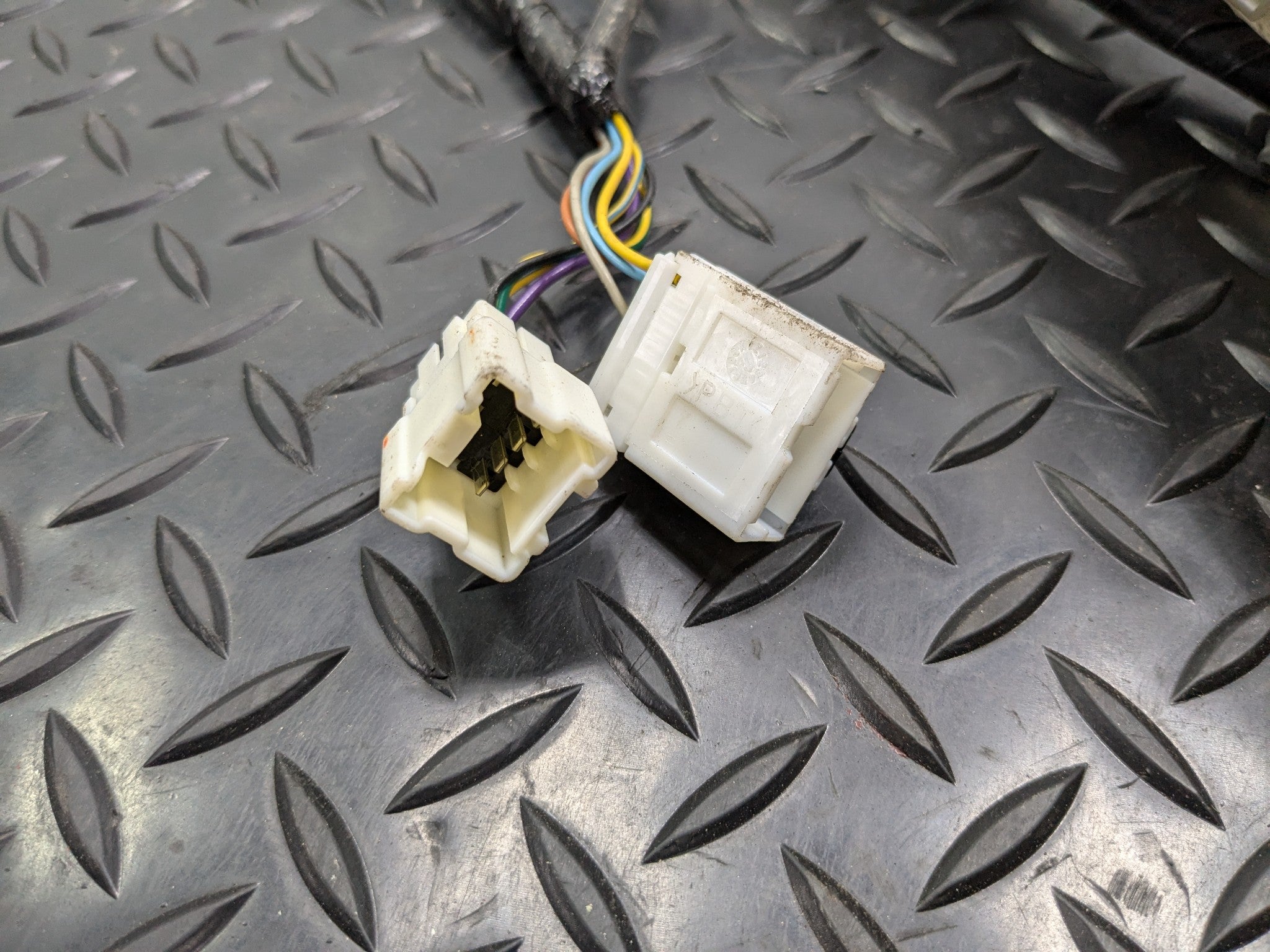 05 - 07 OEM NISSAN ARMADA RIGHT PASSENGER SIDE FLOOR BODY WIRE WIRING HARNESS