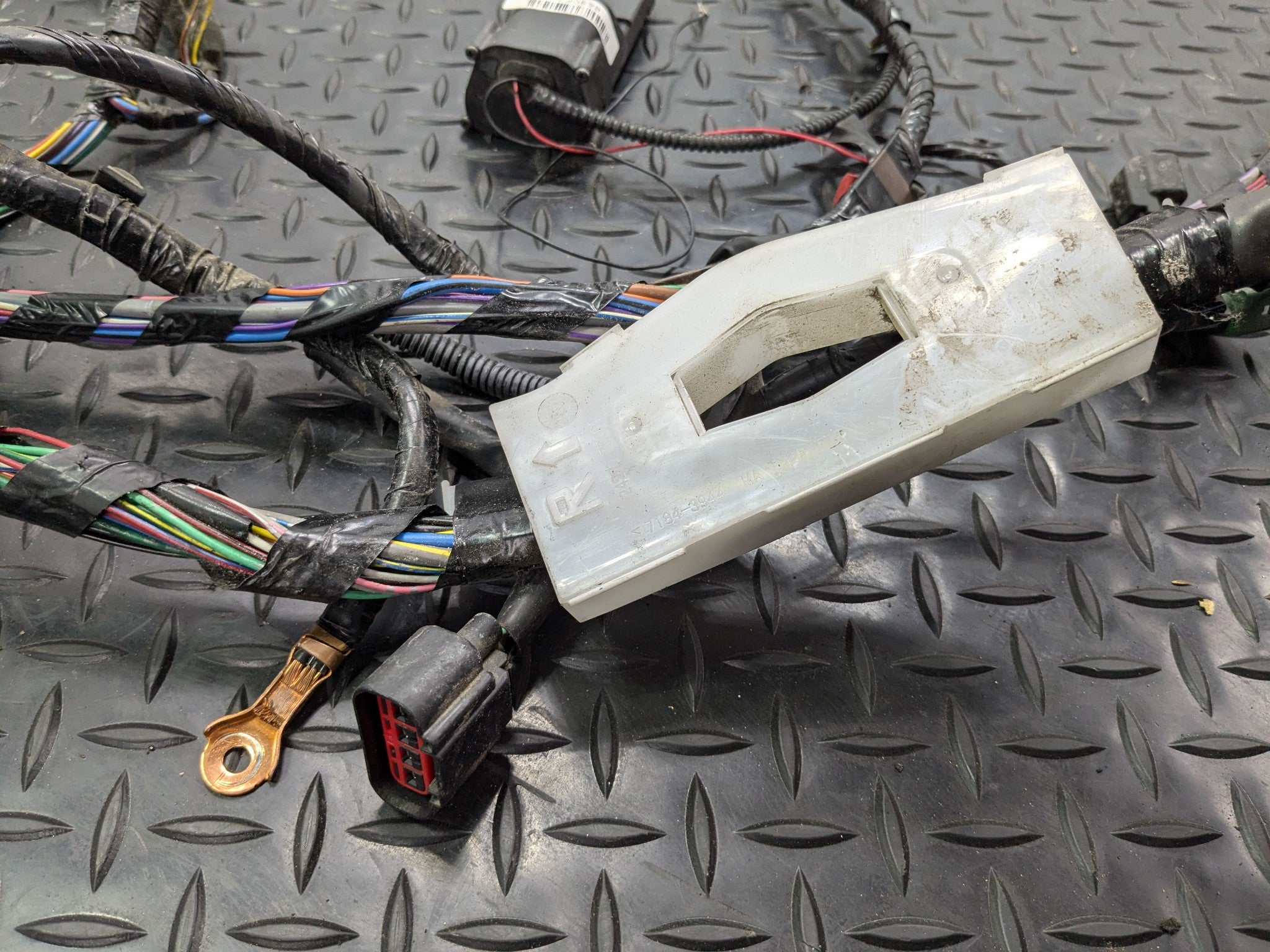 05 - 07 OEM NISSAN ARMADA RIGHT PASSENGER SIDE FLOOR BODY WIRE WIRING HARNESS